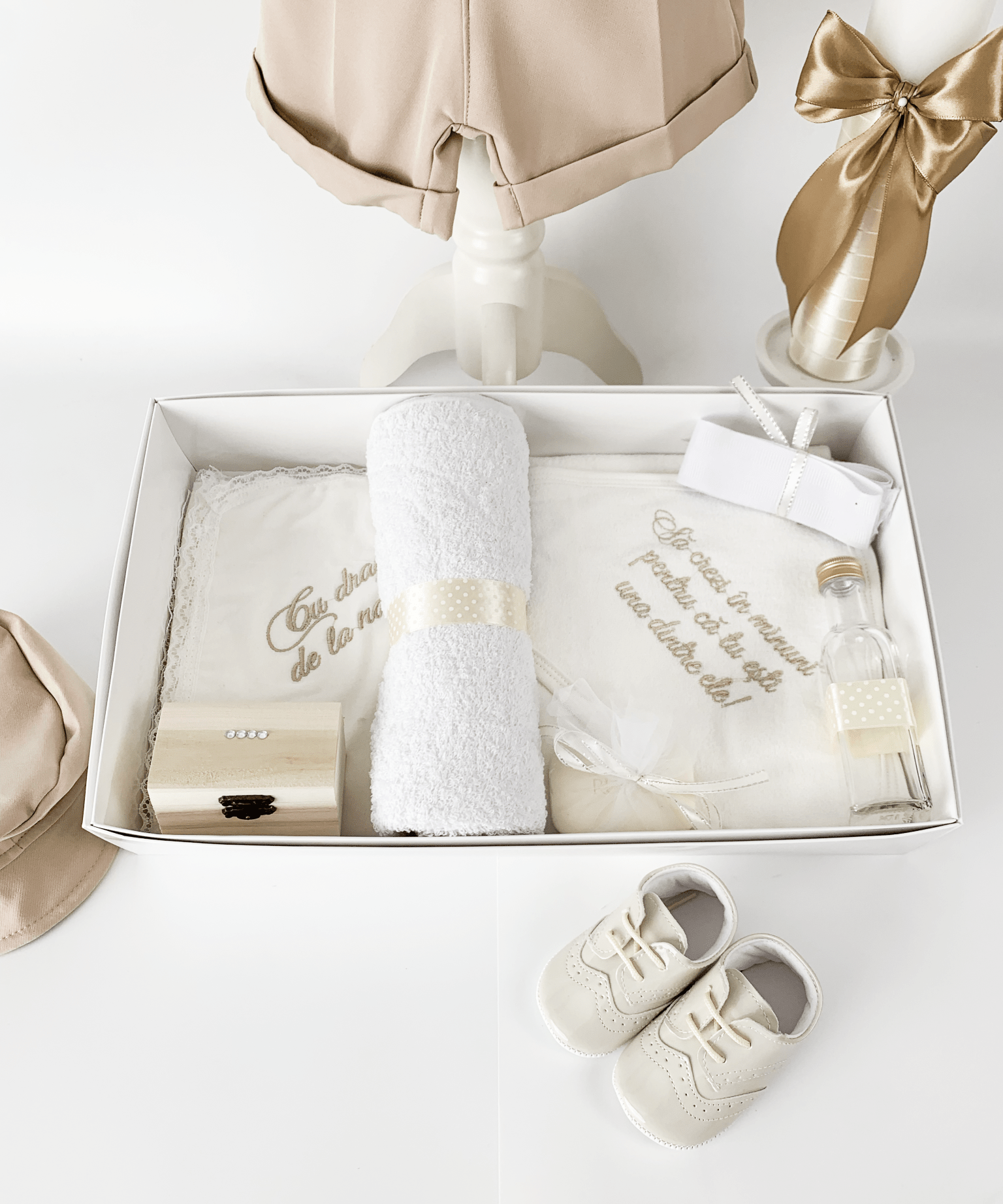 Trusou botez complet cu hainute si lumanare personalizata hand made - Nicolas - Botez bebelusi
