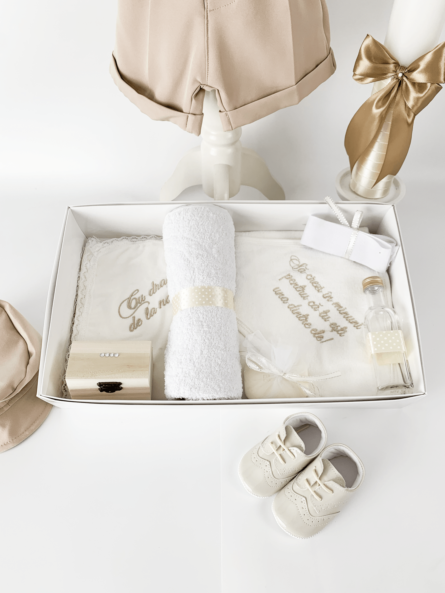 Trusou botez complet cu hainute si lumanare personalizata hand made - Nicolas - Botez bebelusi