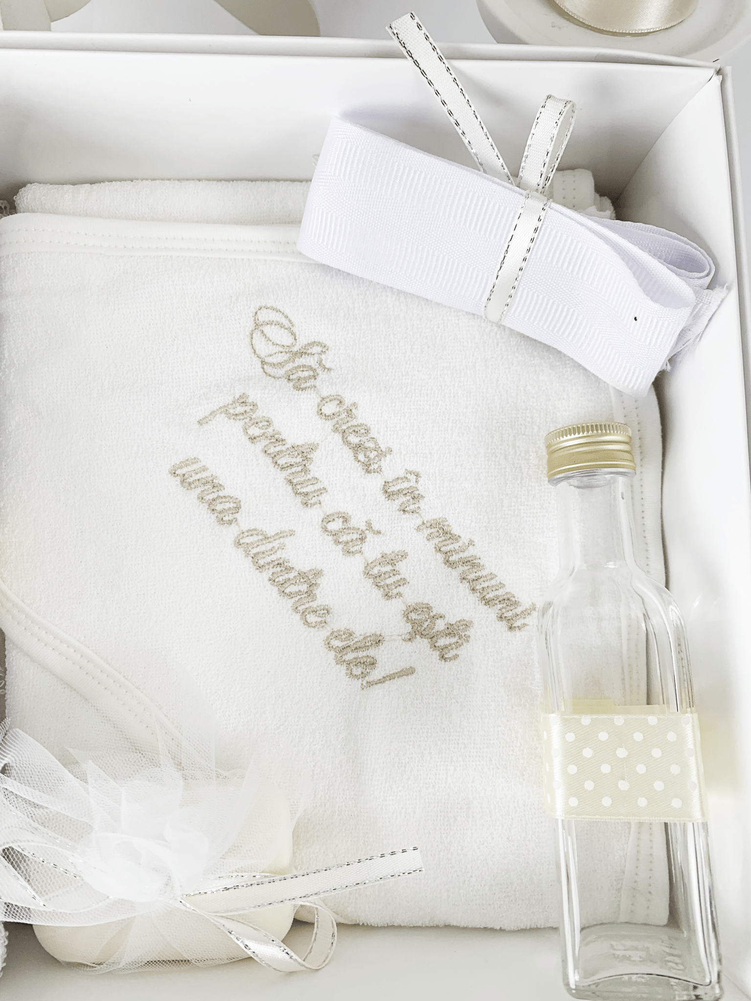 Trusou botez complet cu hainute si lumanare personalizata hand made - Nicolas - Botez bebelusi