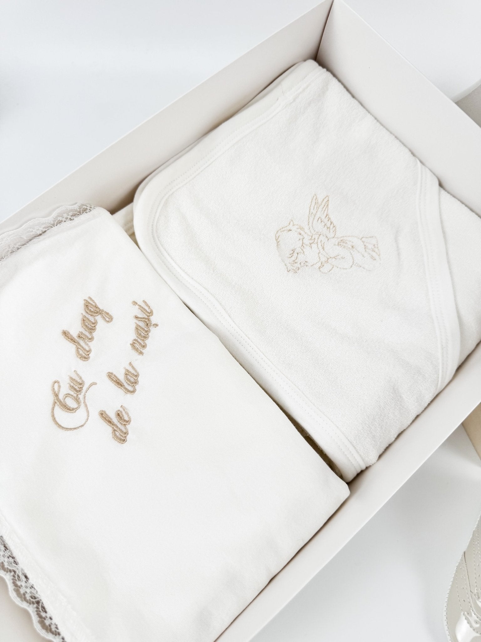 Trusou botez complet cu hainute si lumanare personalizata hand made - Silviu - Botez bebelusi