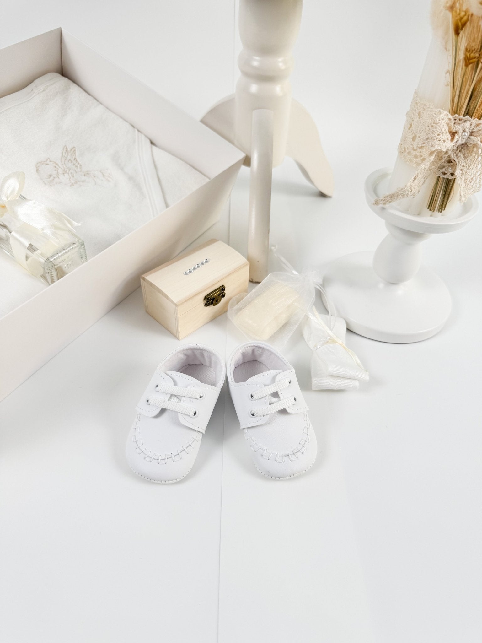 Trusou botez complet cu hainute si lumanare personalizata hand made - Tomas - Botez bebelusi