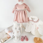 Trusou botez complet cu rochita eleganta, palton si lumanare personalizata manual - Anes - Botez bebelusi