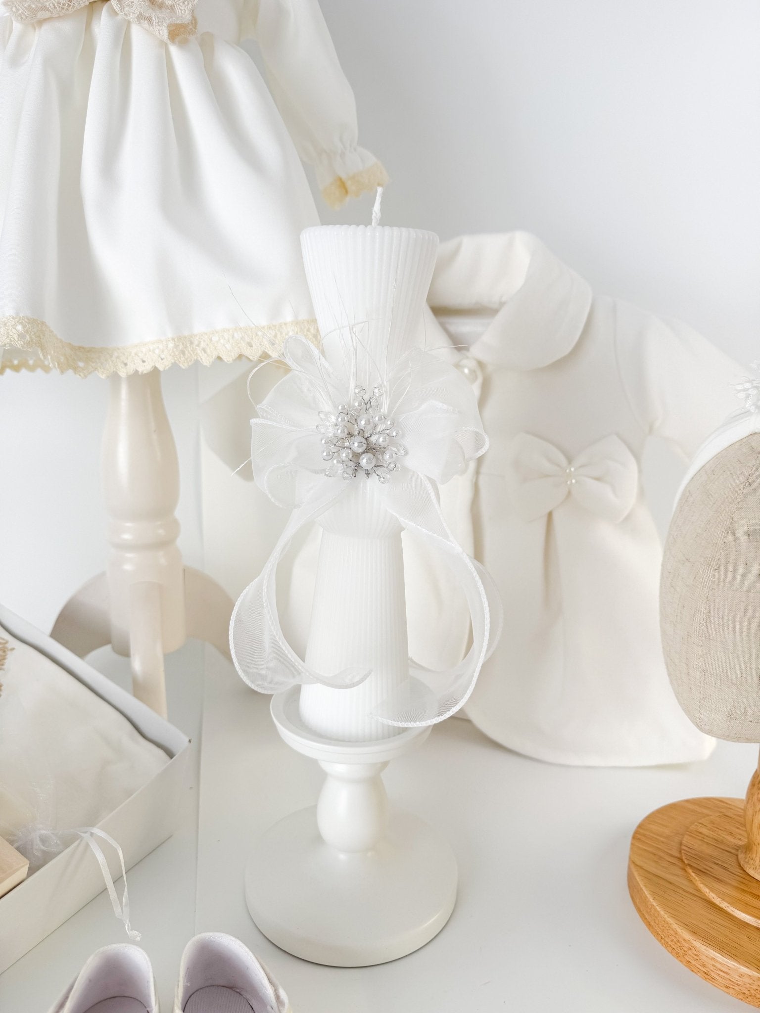 Trusou botez complet cu rochita eleganta, palton si lumanare personalizata manual - Ava - Botez bebelusi