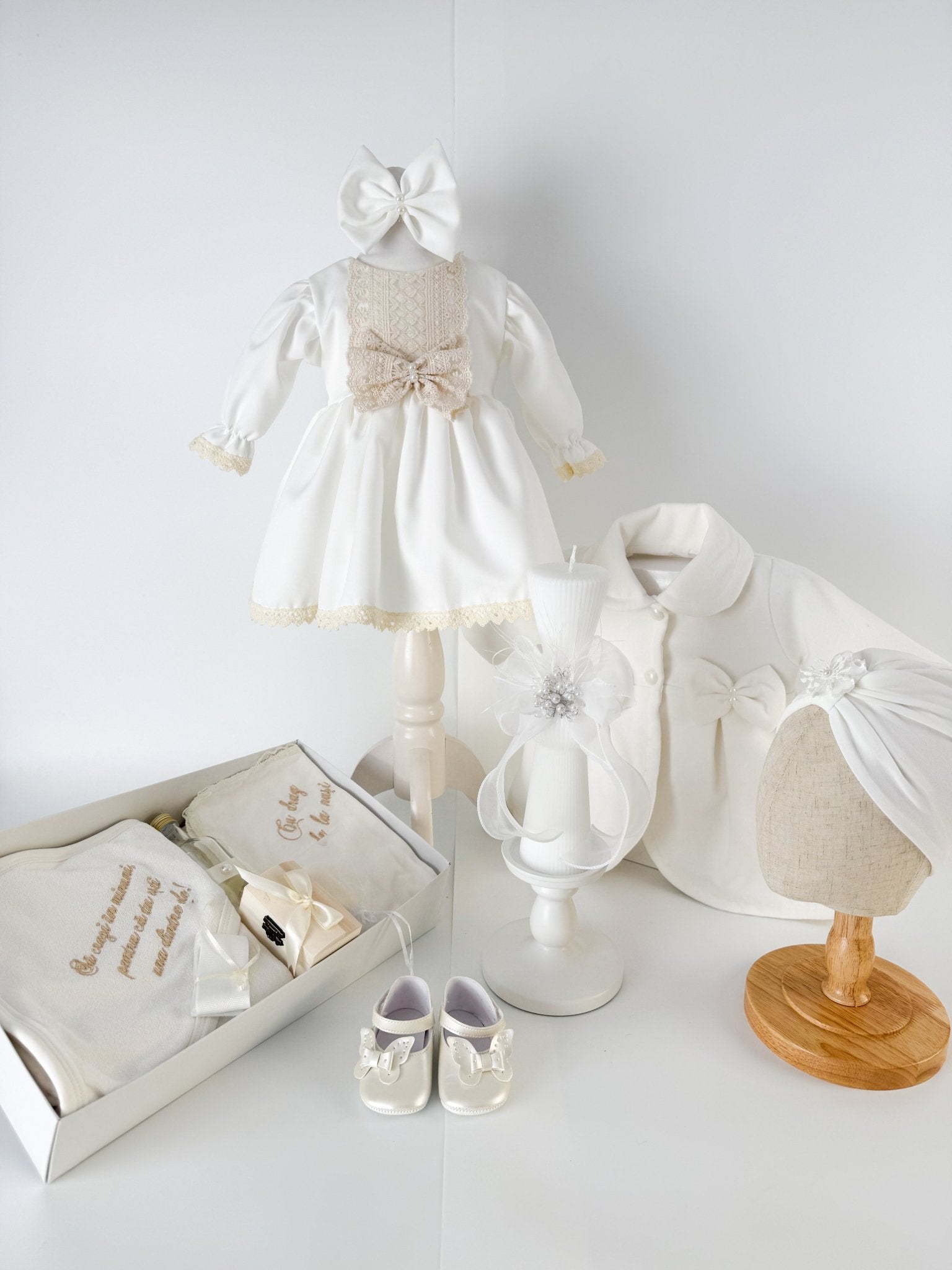 Trusou botez complet cu rochita eleganta, palton si lumanare personalizata manual - Ava - Botez bebelusi