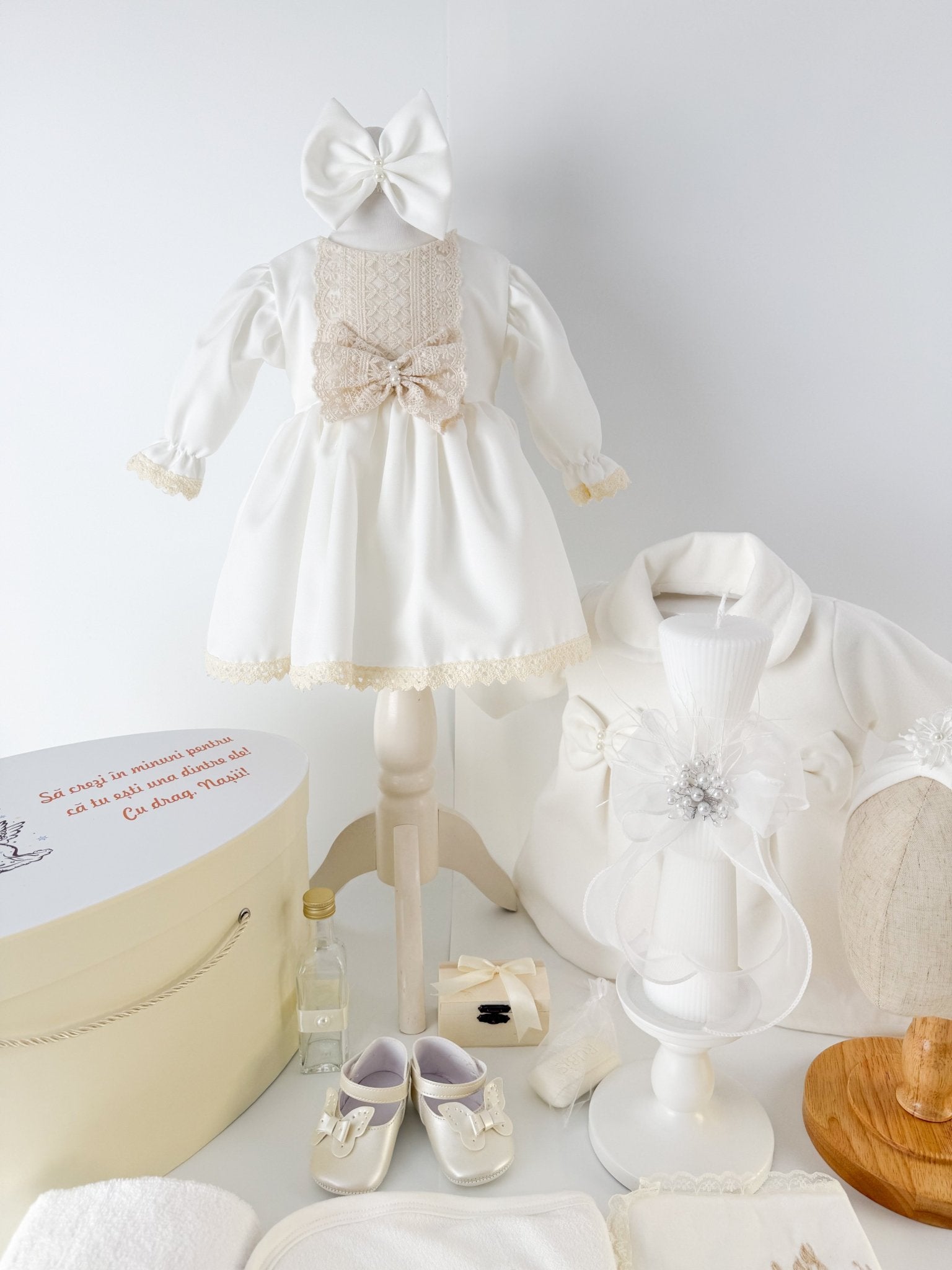 Trusou botez complet cu rochita eleganta, palton si lumanare personalizata manual - Celeste - Botez bebelusi