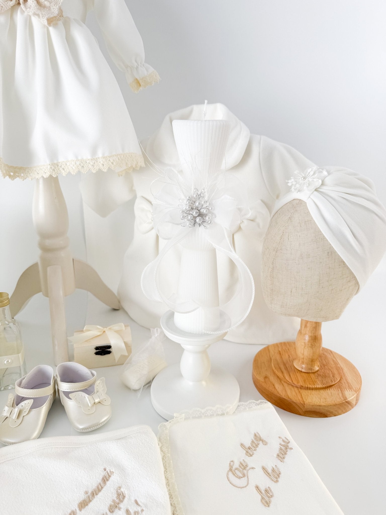 Trusou botez complet cu rochita eleganta, palton si lumanare personalizata manual - Celeste - Botez bebelusi