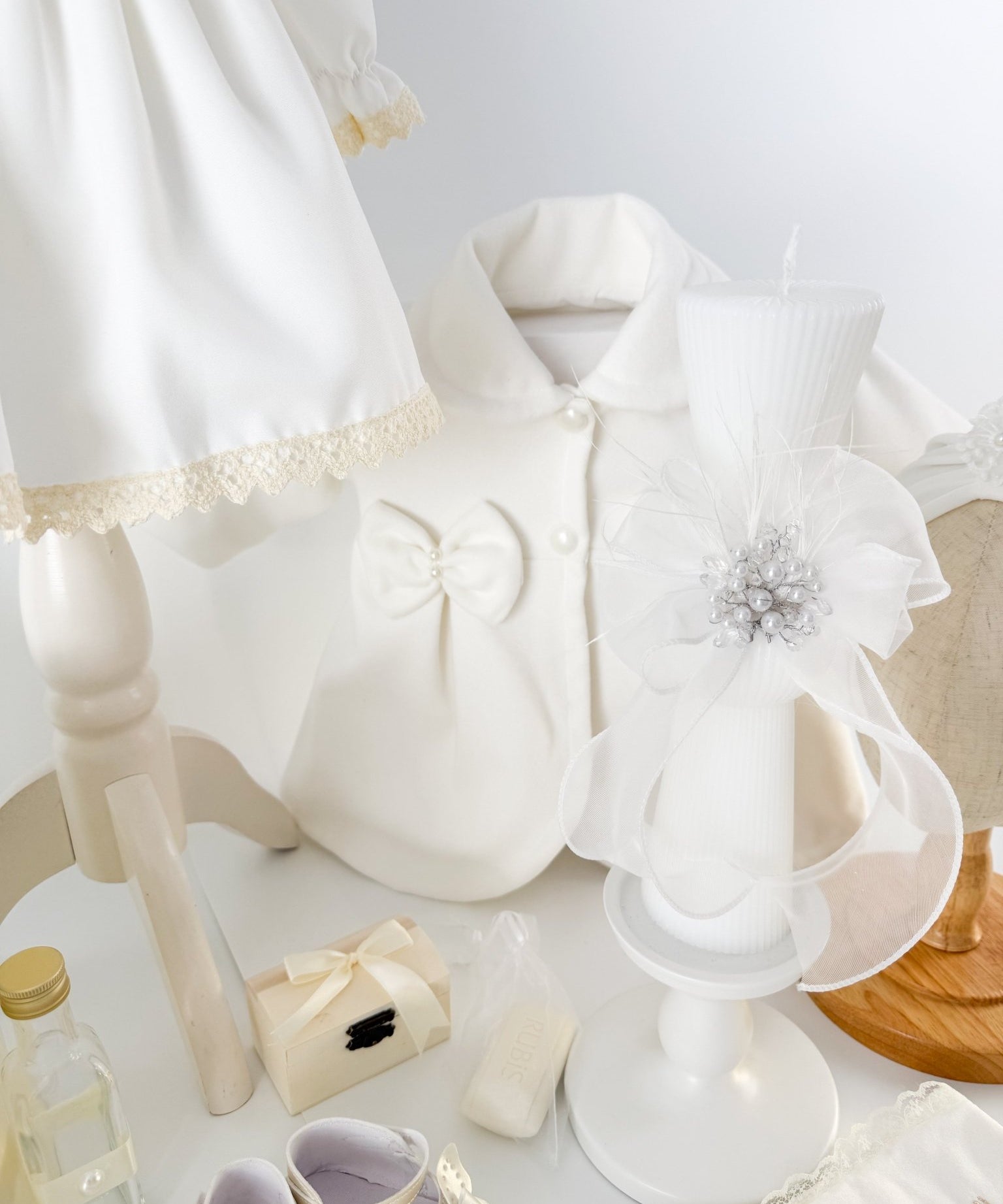 Trusou botez complet cu rochita eleganta, palton si lumanare personalizata manual - Celeste - Botez bebelusi