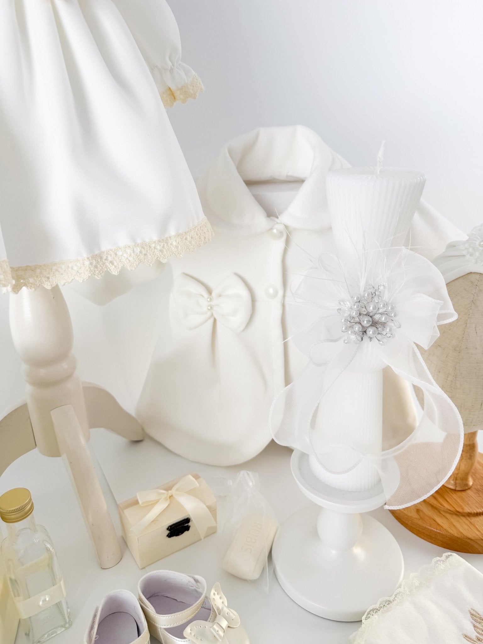 Trusou botez complet cu rochita eleganta, palton si lumanare personalizata manual - Celeste - Botez bebelusi