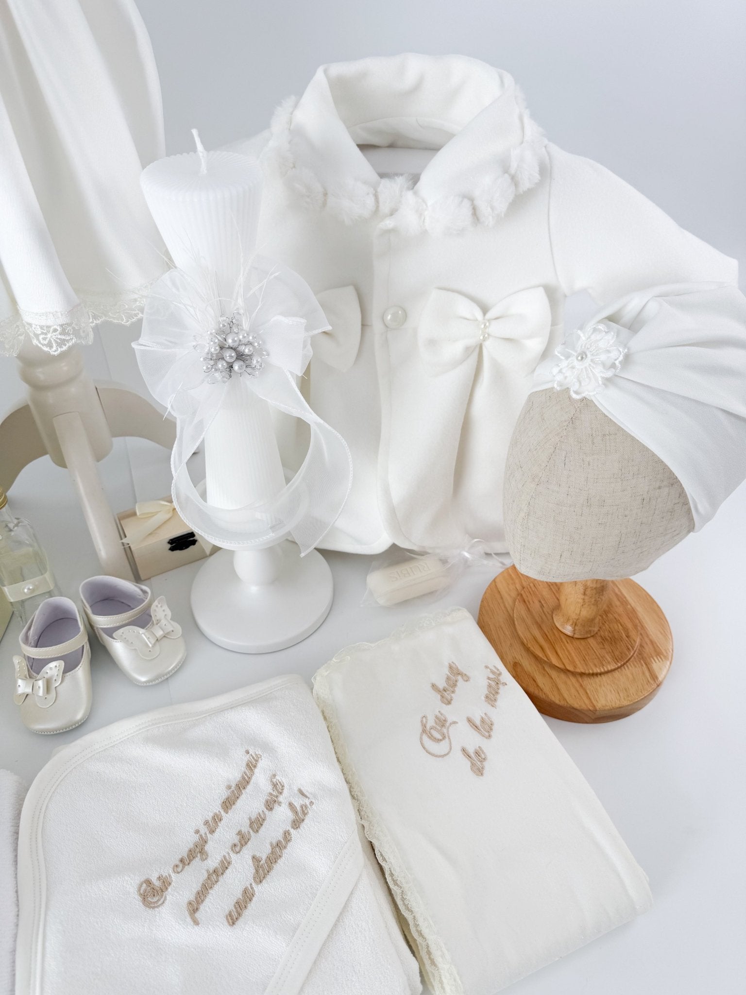 Trusou botez complet cu rochita eleganta, palton si lumanare personalizata manual - Cristina - Botez bebelusi