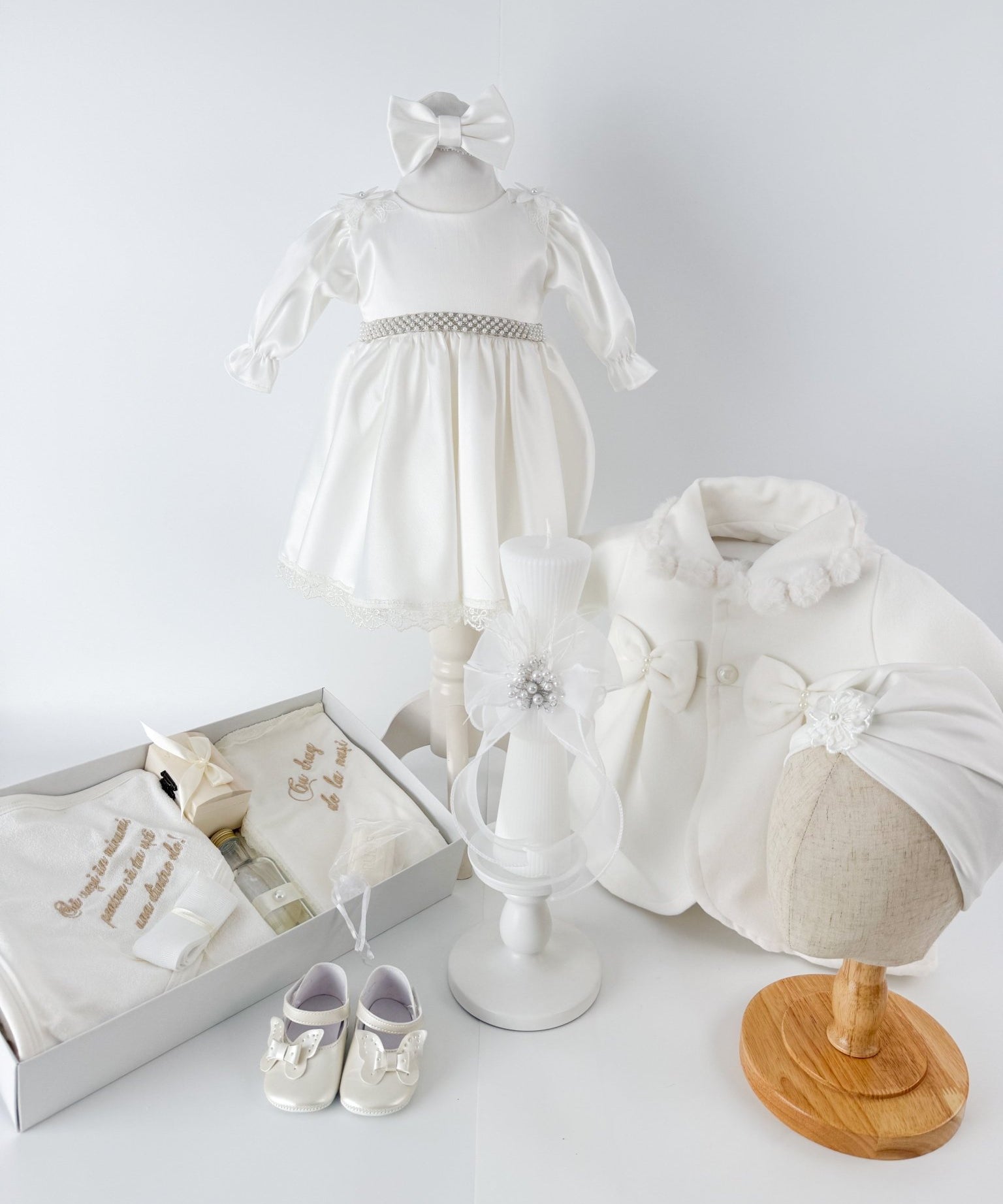 Trusou botez complet cu rochita eleganta, palton si lumanare personalizata manual - Cristinuta - Botez bebelusi