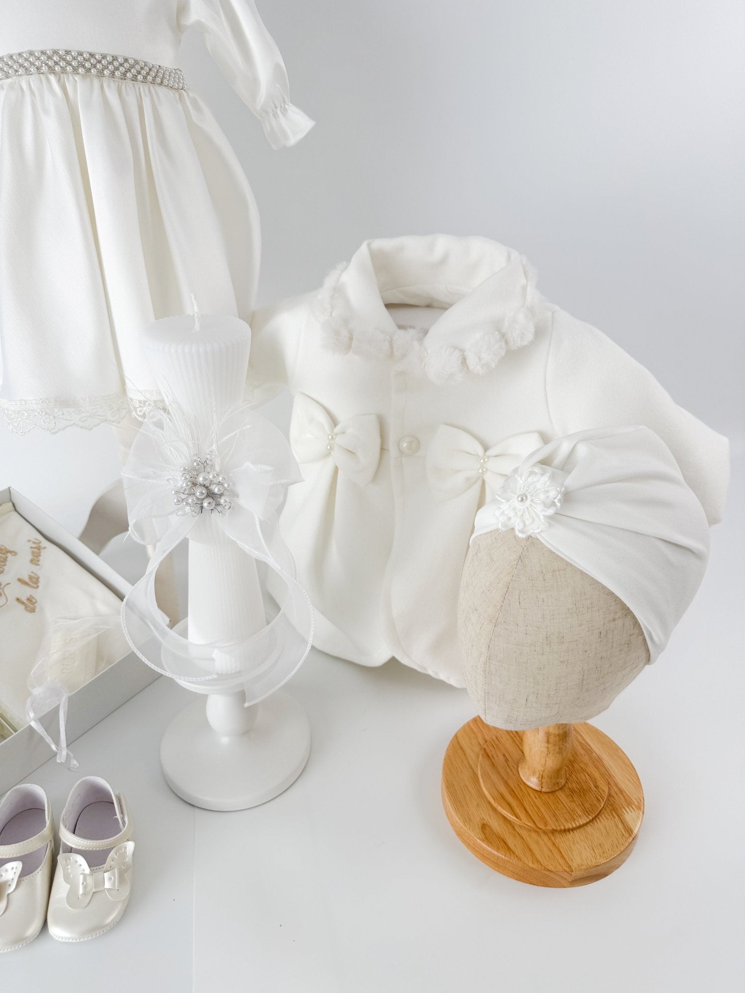 Trusou botez complet cu rochita eleganta, palton si lumanare personalizata manual - Cristinuta - Botez bebelusi