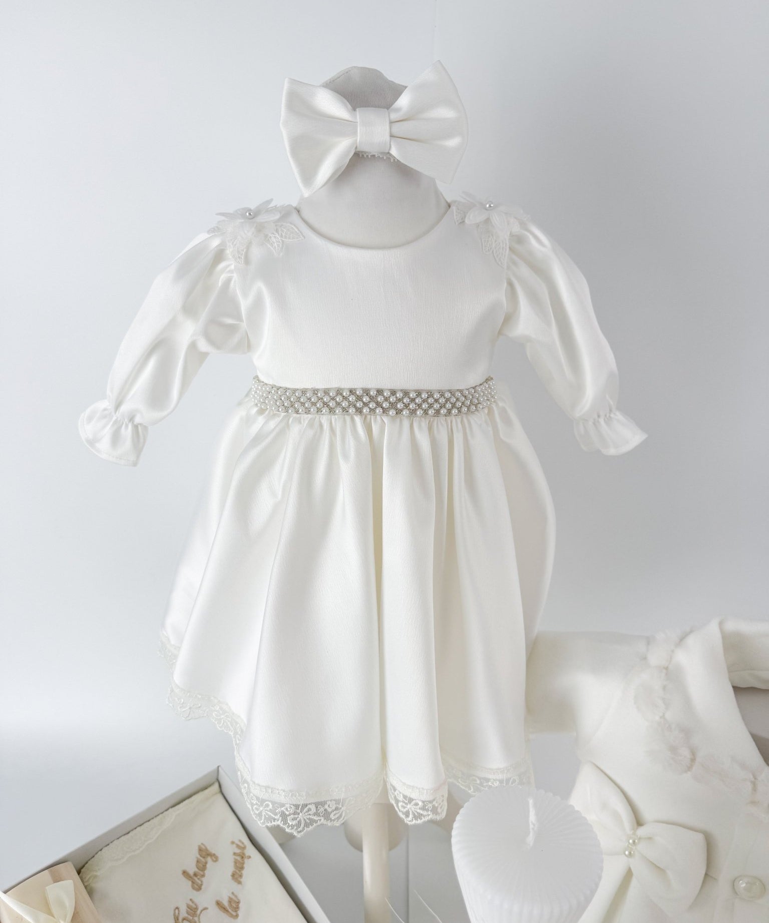 Trusou botez complet cu rochita eleganta, palton si lumanare personalizata manual - Cristinuta - Botez bebelusi