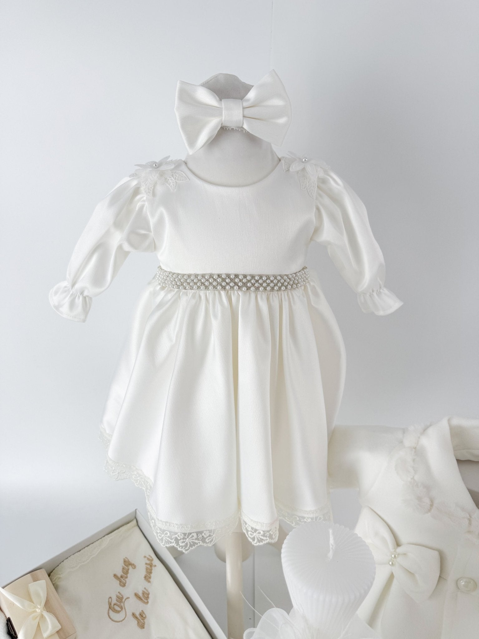 Trusou botez complet cu rochita eleganta, palton si lumanare personalizata manual - Cristinuta - Botez bebelusi