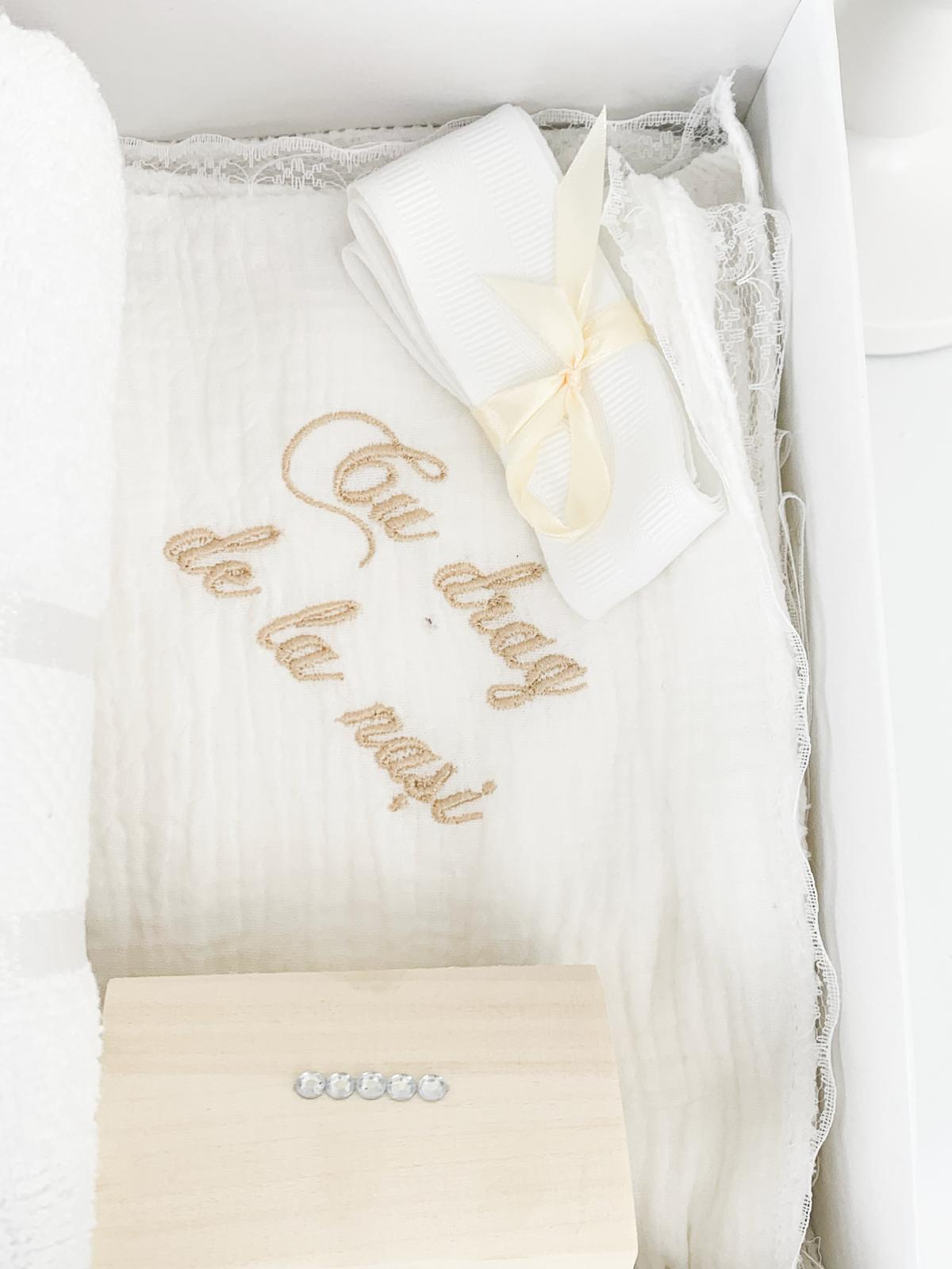 Trusou botez complet cu rochita eleganta si lumanare ceara naturala - Sena - Botez bebelusi
