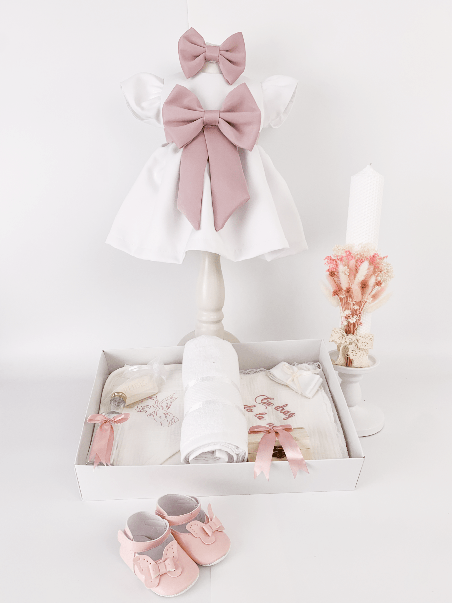 Trusou botez complet cu rochita eleganta si lumanare ceara naturala - Zmaranda - Botez bebelusi