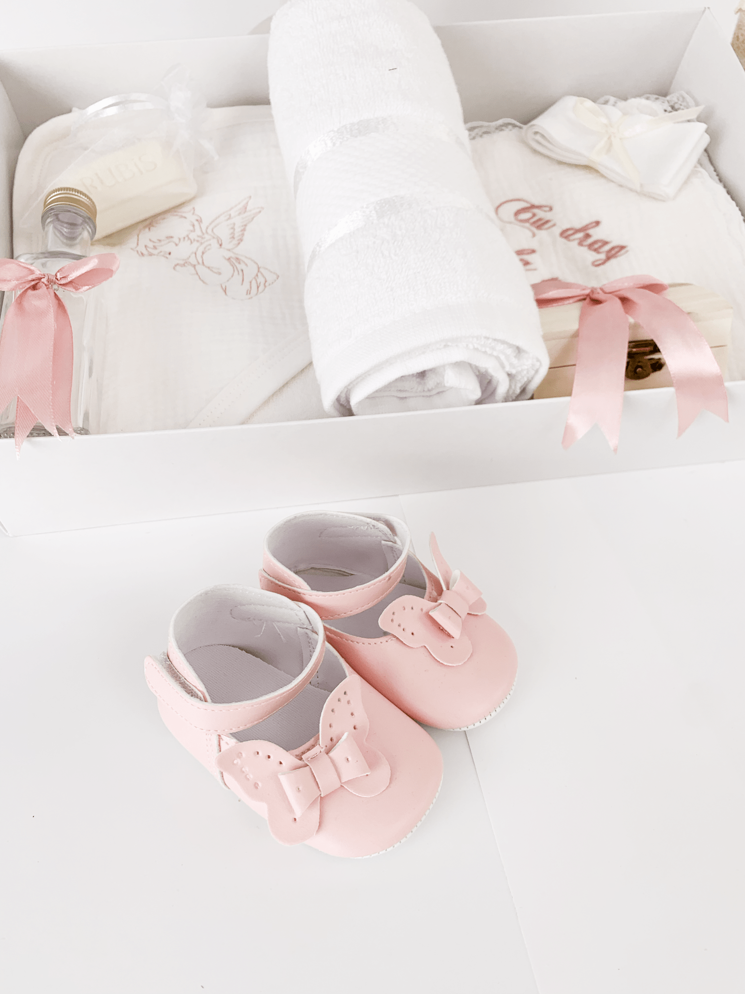 Trusou botez complet cu rochita eleganta si lumanare ceara naturala - Zmaranda - Botez bebelusi