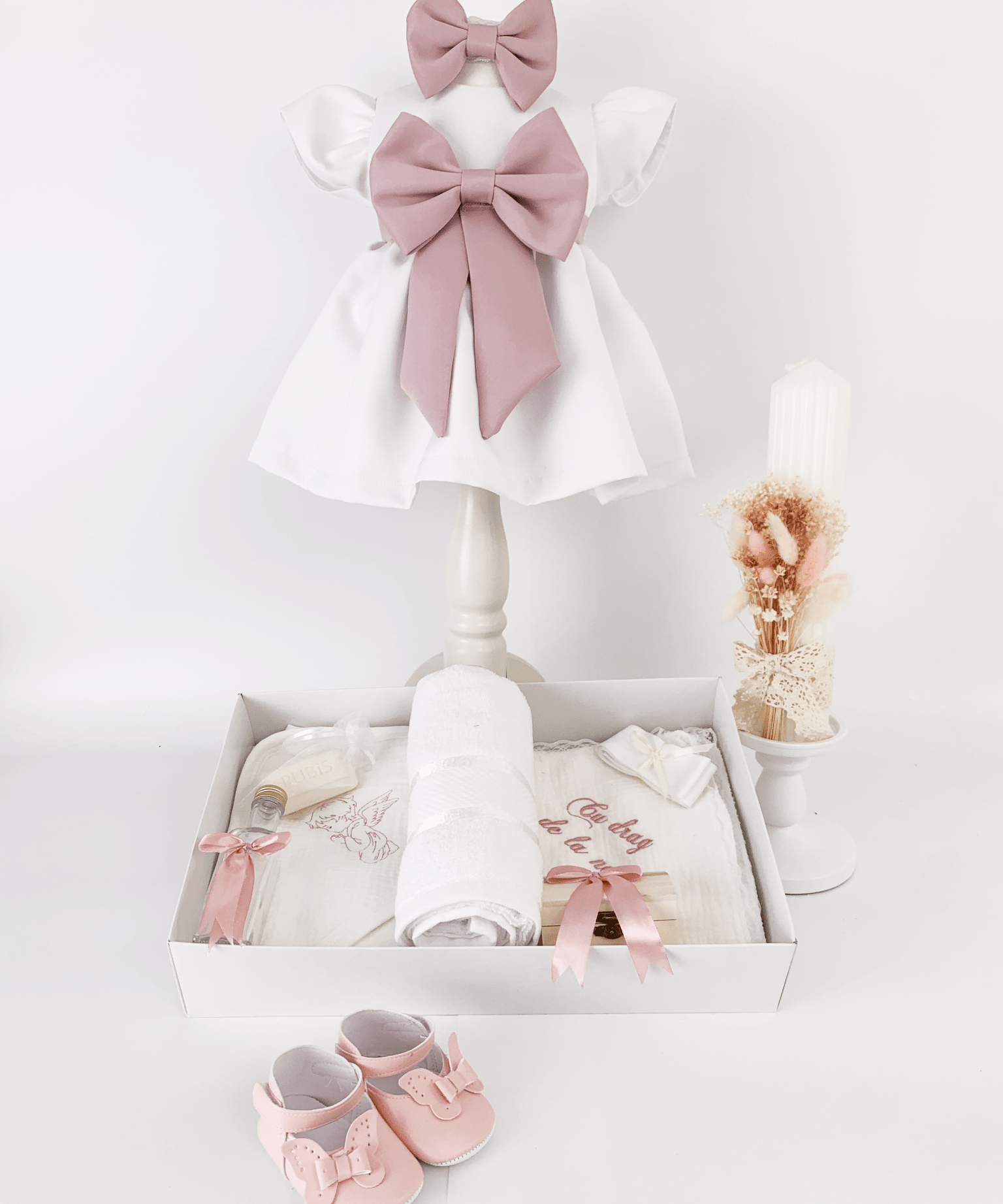 Trusou botez complet cu rochita eleganta si lumanare personalizata hand made - Anelys - Botez bebelusi