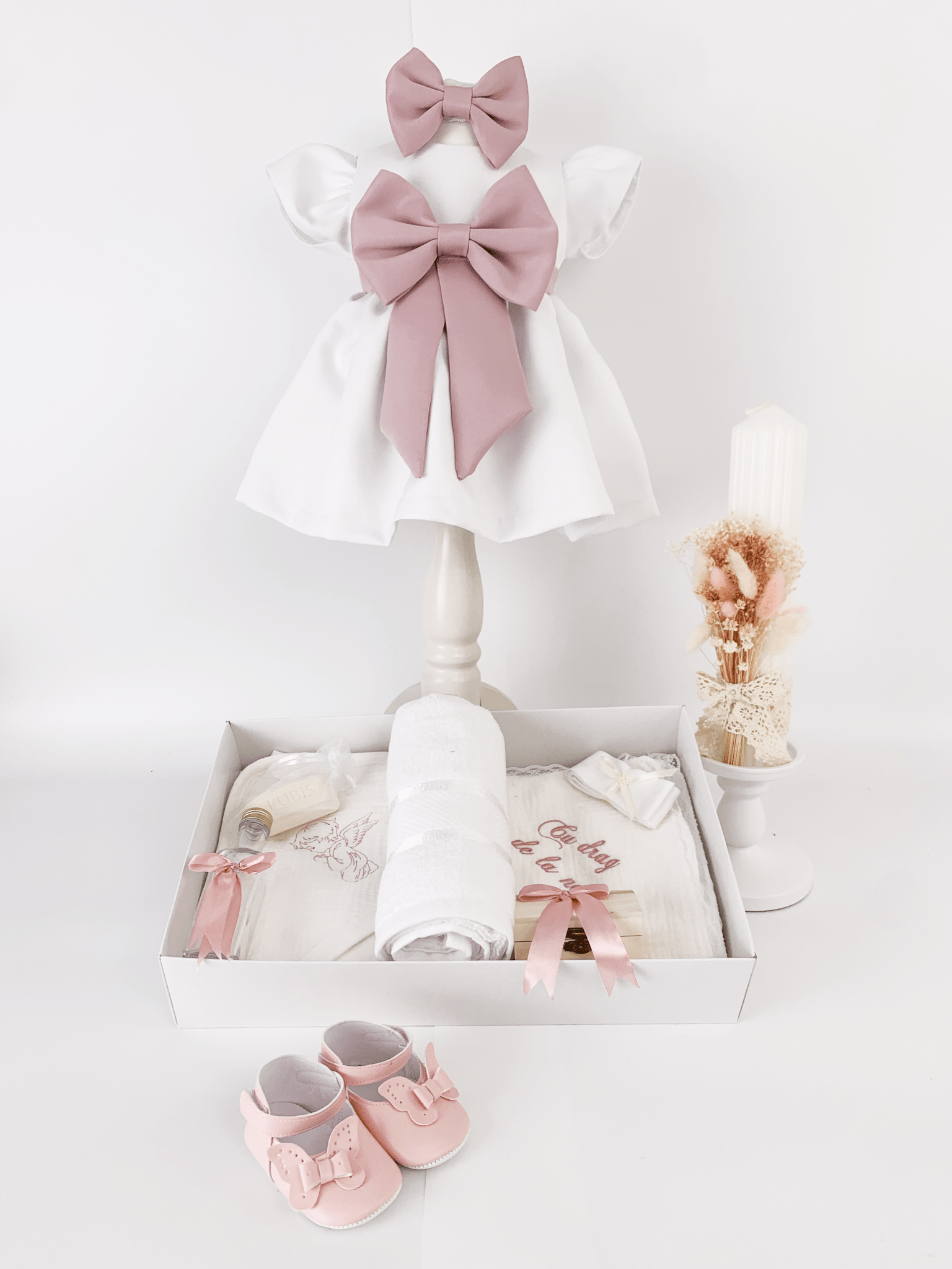 Trusou botez complet cu rochita eleganta si lumanare personalizata hand made - Anelys - Botez bebelusi