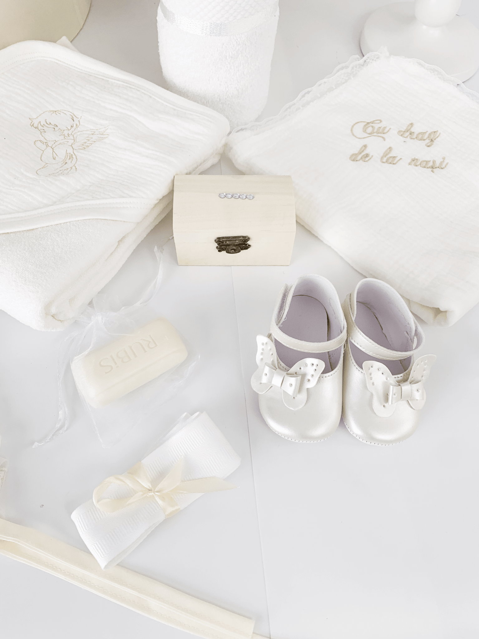 Trusou botez complet cu rochita eleganta si lumanare personalizata hand made - Ania - Botez bebelusi