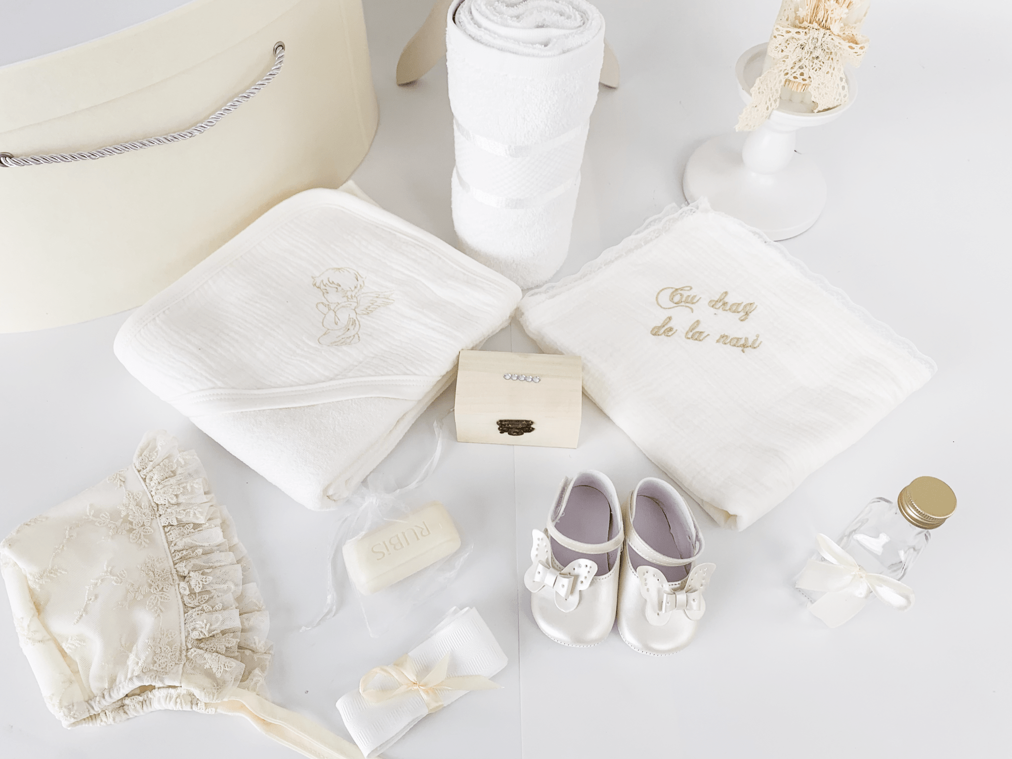 Trusou botez complet cu rochita eleganta si lumanare personalizata hand made - Ania - Botez bebelusi