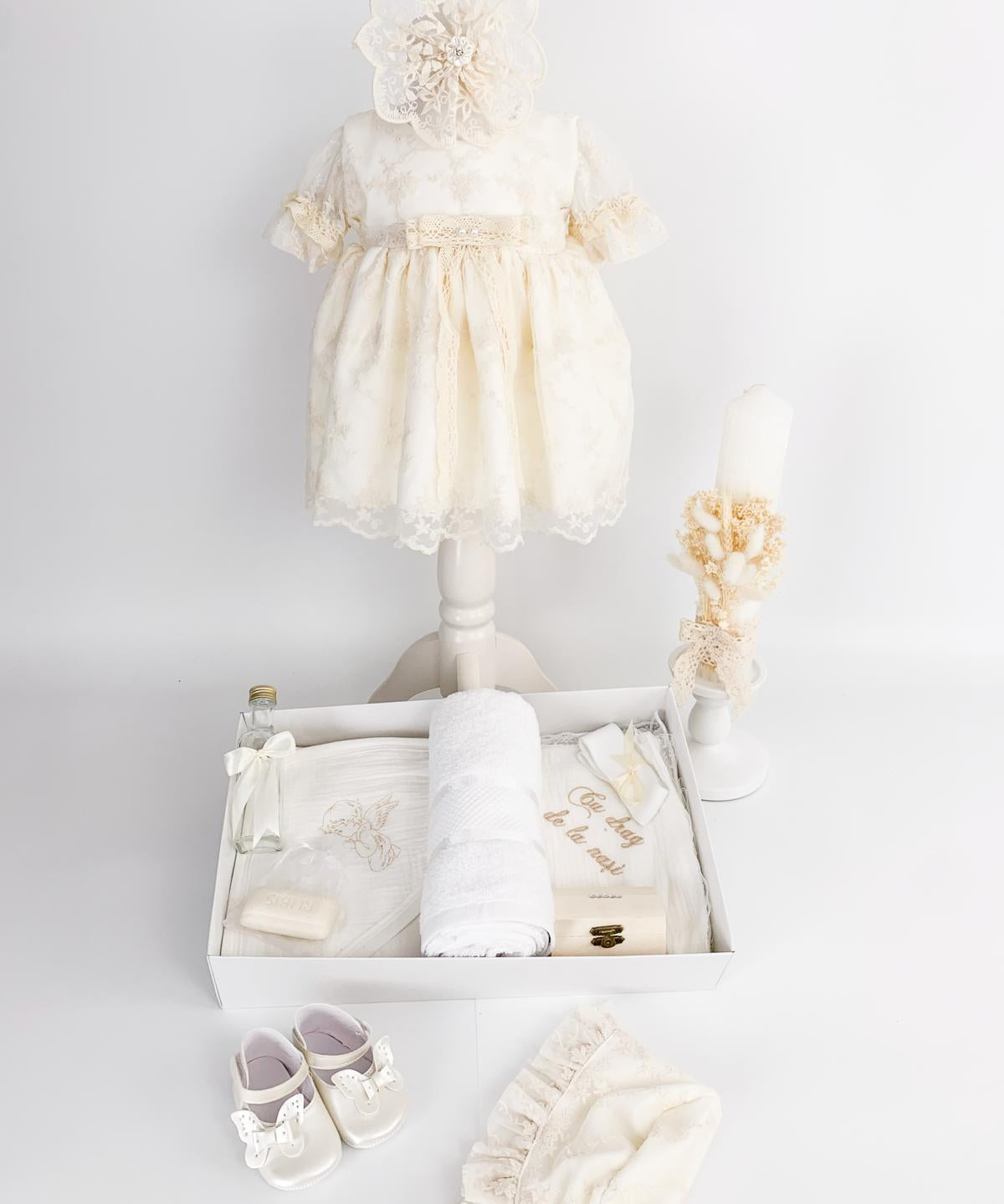 Trusou botez complet cu rochita eleganta si lumanare personalizata hand made - Crinuta - Botez bebelusi