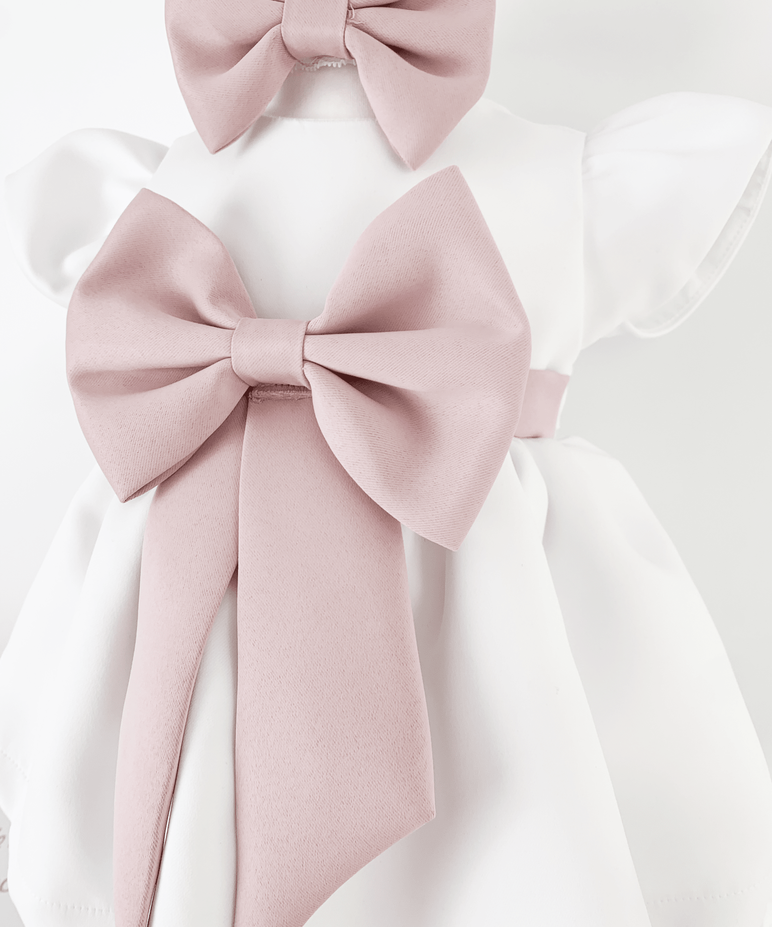 Trusou botez complet cu rochita eleganta si lumanare personalizata hand made - Dalia - Botez bebelusi