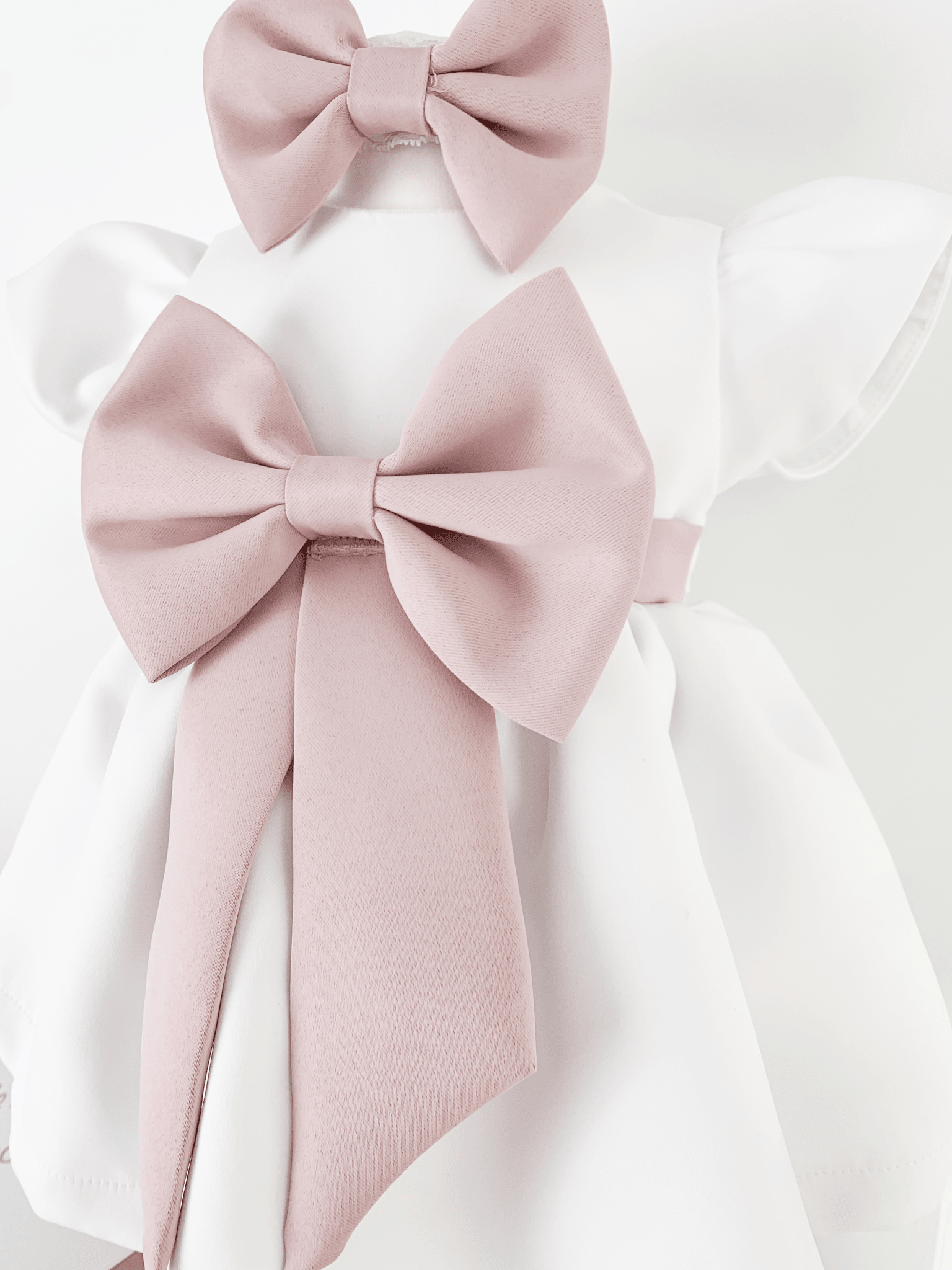 Trusou botez complet cu rochita eleganta si lumanare personalizata hand made - Dalia - Botez bebelusi