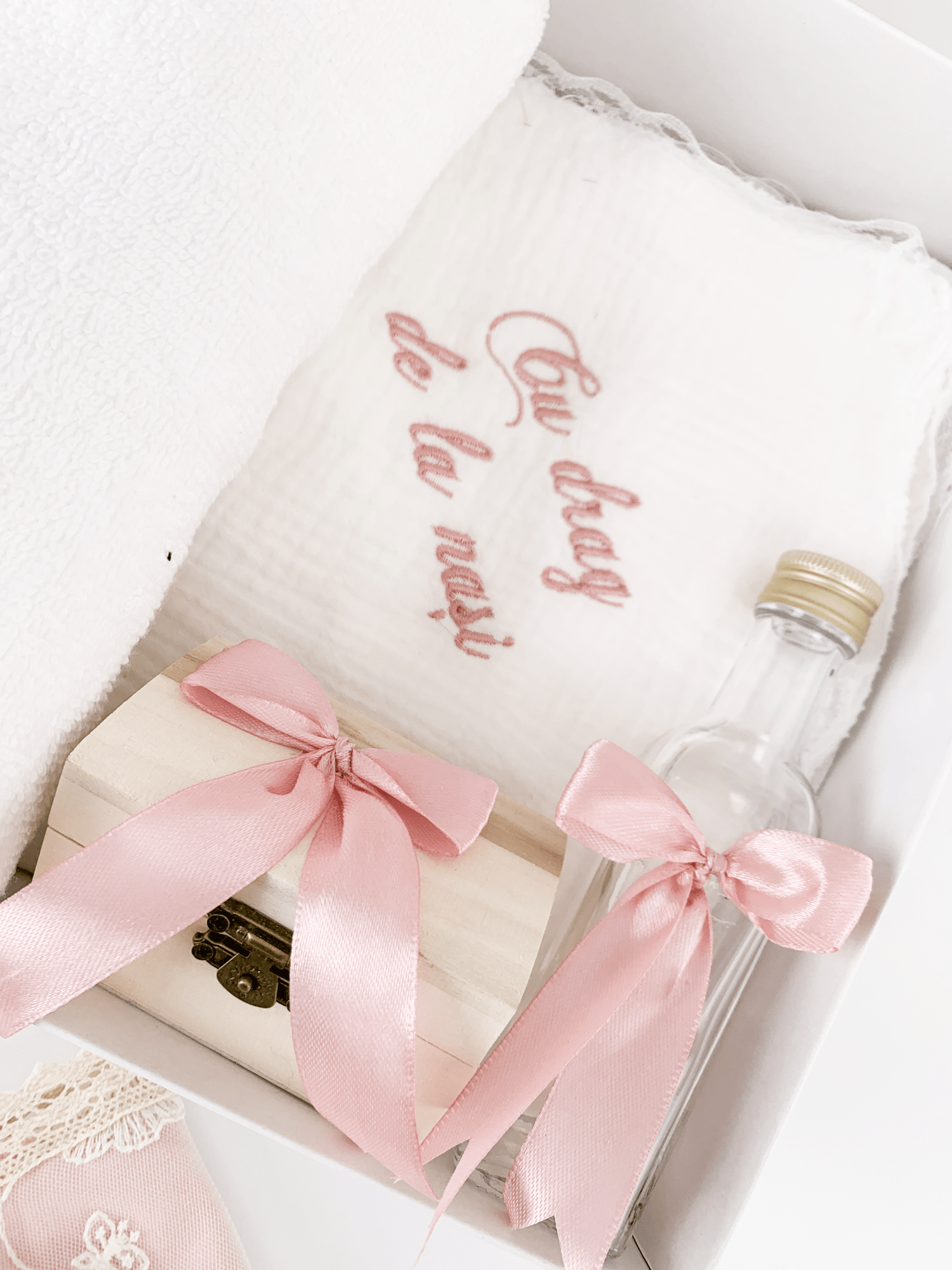 Trusou botez complet cu rochita eleganta si lumanare personalizata hand made - Nadia - Botez bebelusi