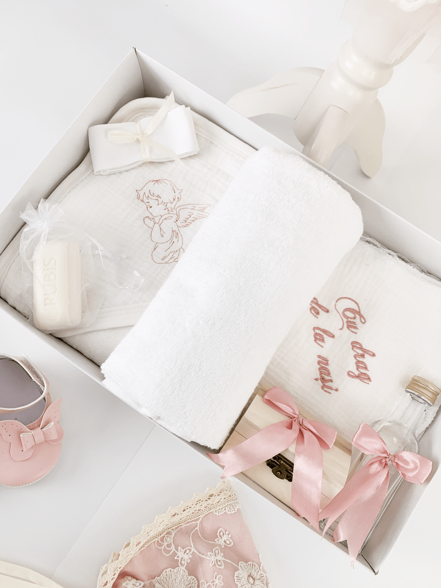 Trusou botez complet cu rochita eleganta si lumanare personalizata hand made - Nadia - Botez bebelusi