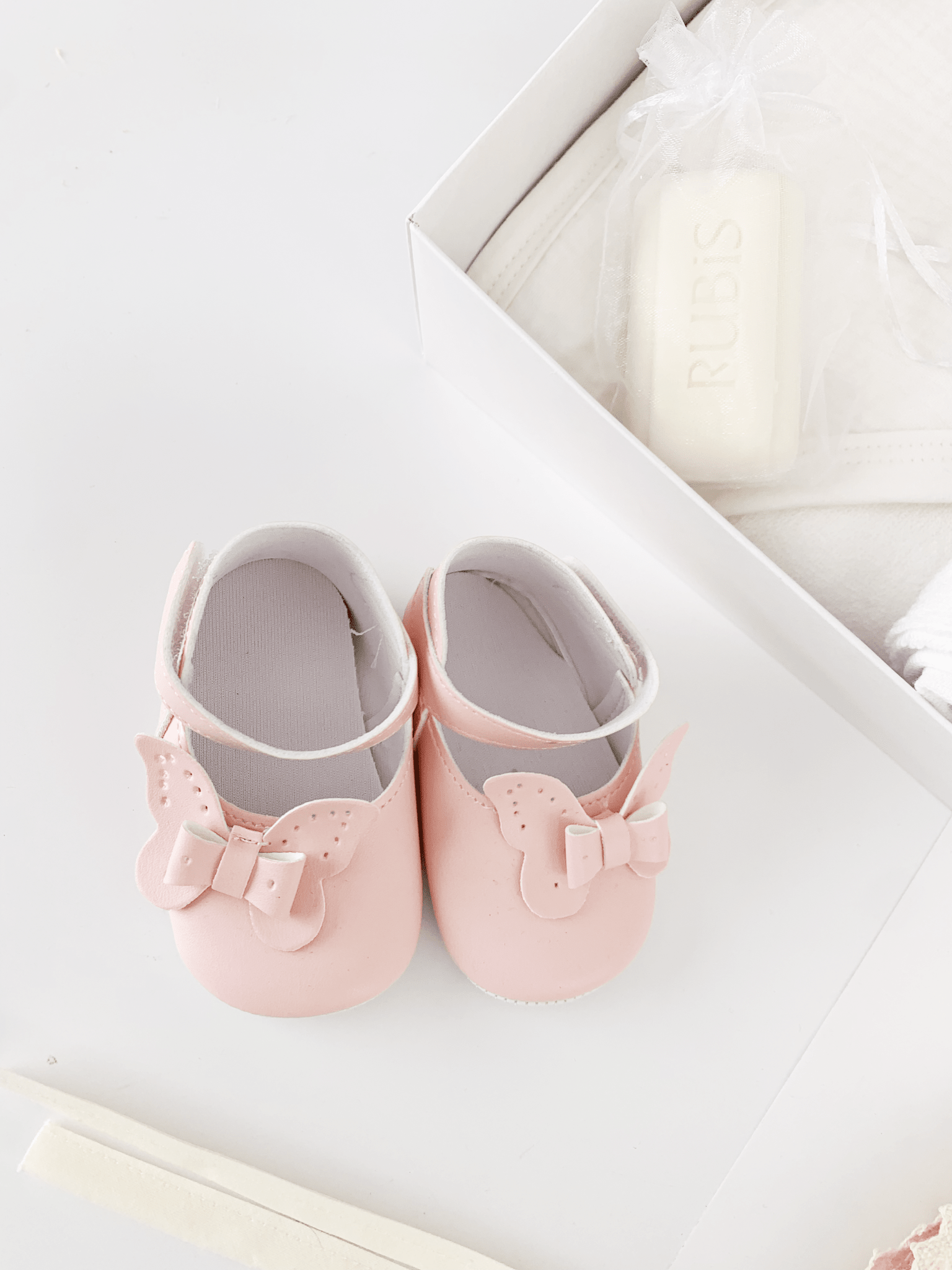 Trusou botez complet cu rochita eleganta si lumanare personalizata hand made - Nadia - Botez bebelusi