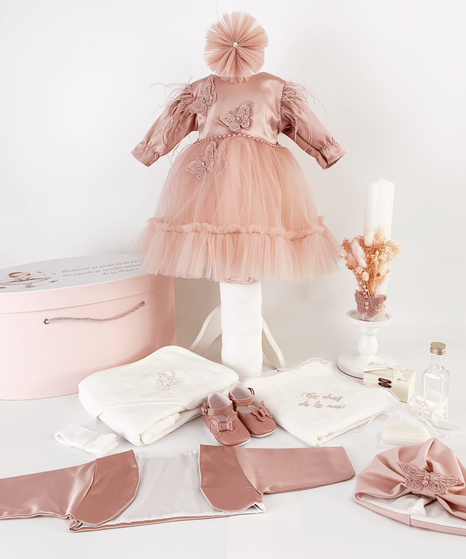 Trusou botez complet cu rochita eleganta si lumanare personalizata hand made - Olimpia - Botez bebelusi