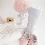 Trusou botez complet cu rochita eleganta si lumanare personalizata manual - Adelaide - Botez bebelusi