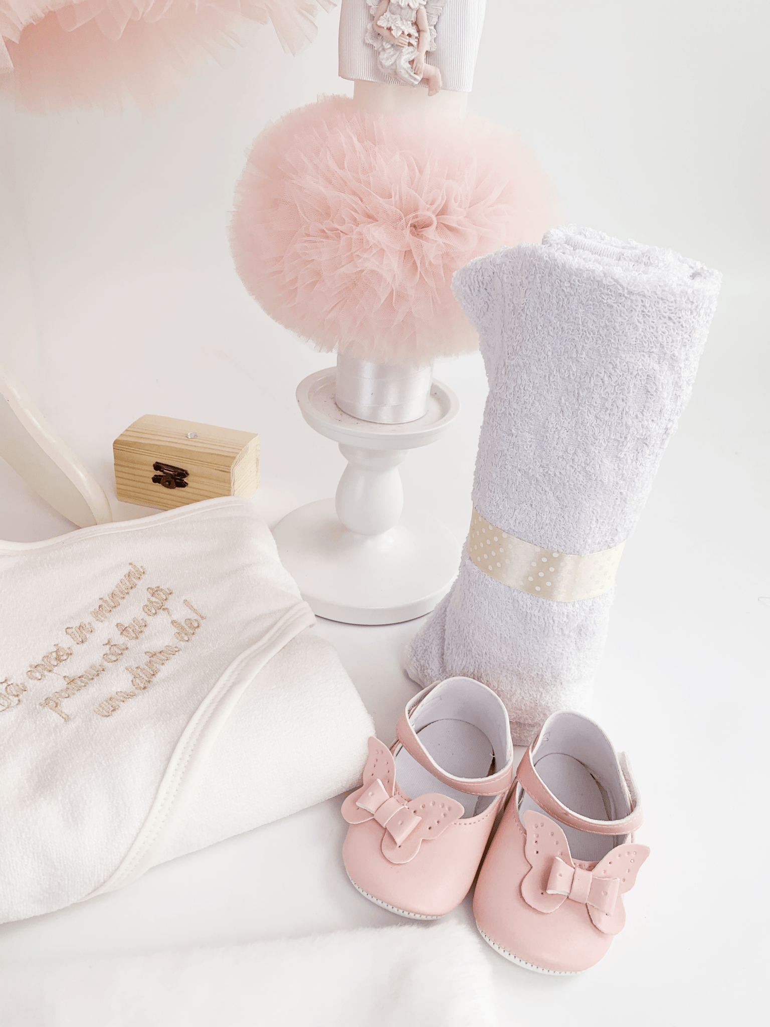 Trusou botez complet cu rochita eleganta si lumanare personalizata manual - Adelaide - Botez bebelusi