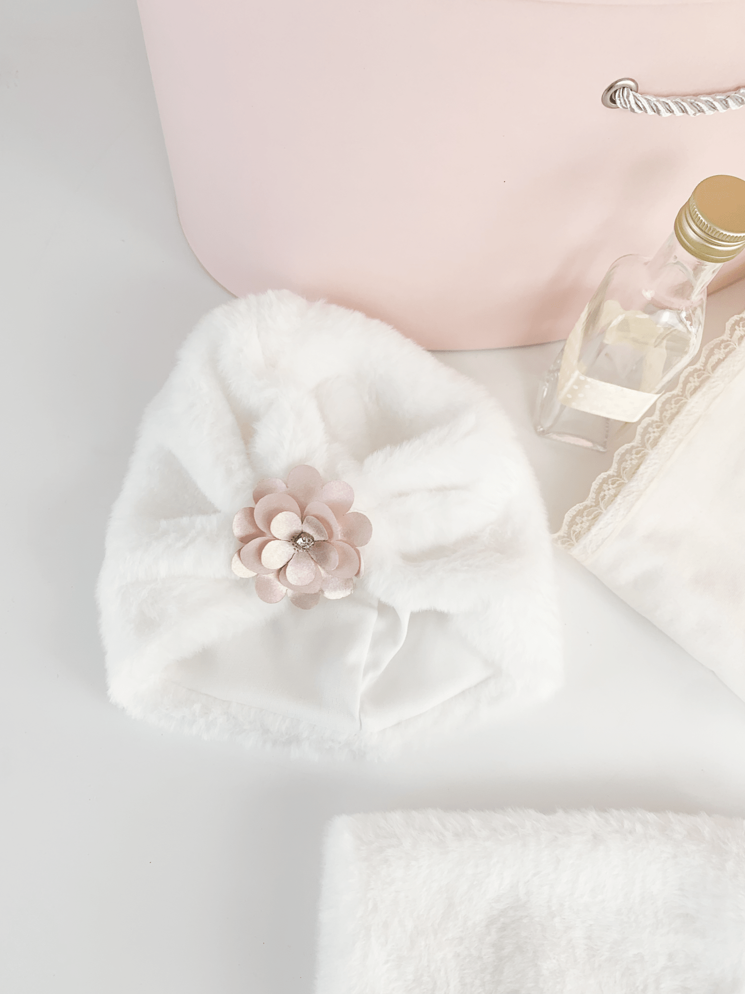 Trusou botez complet cu rochita eleganta si lumanare personalizata manual - Adelaide - Botez bebelusi