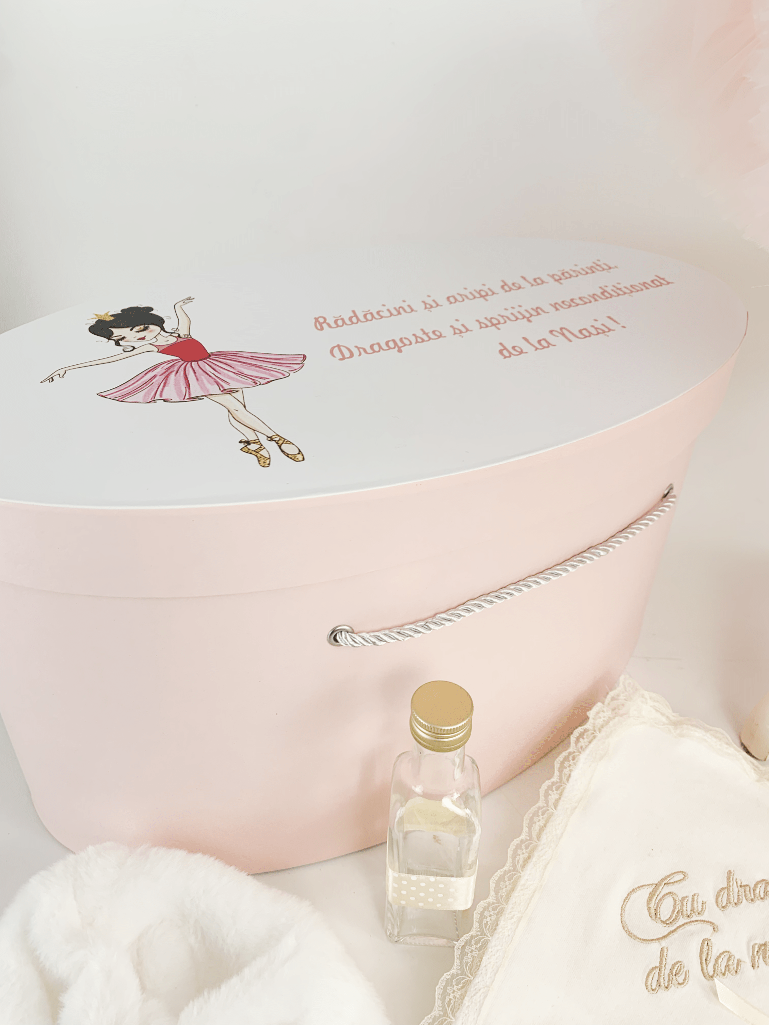 Trusou botez complet cu rochita eleganta si lumanare personalizata manual - Adelaide - Botez bebelusi