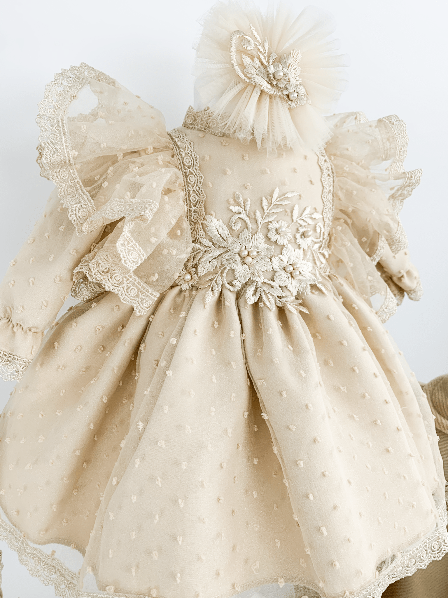 Trusou botez complet cu rochita eleganta si lumanare personalizata manual - Aurelia - Botez bebelusi