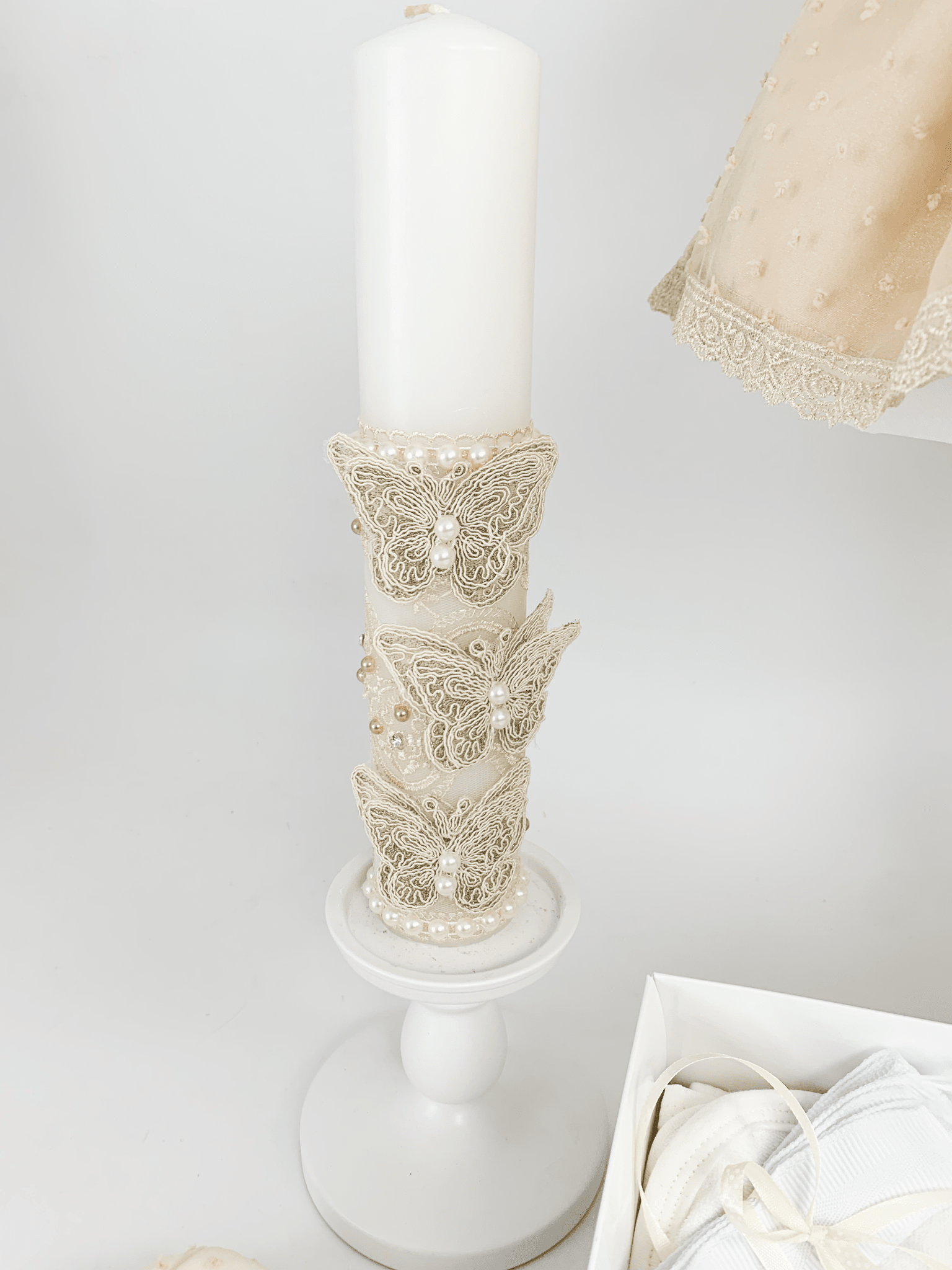 Trusou botez complet cu rochita eleganta si lumanare personalizata manual - Aurelia - Botez bebelusi