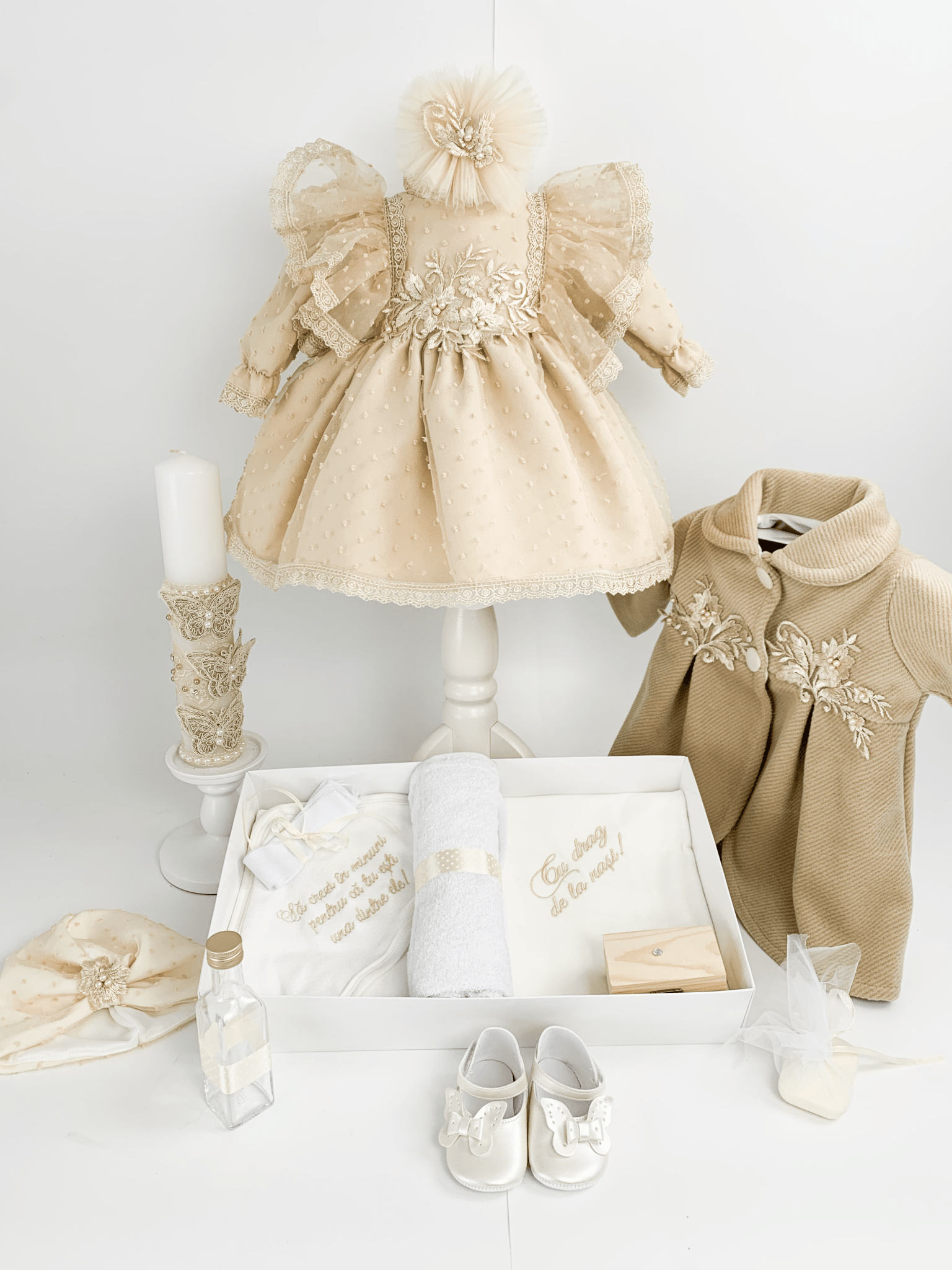 Trusou botez complet cu rochita eleganta si lumanare personalizata manual - Aurelia - Botez bebelusi