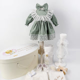 Trusou botez complet cu rochita eleganta si lumanare personalizata manual - Carmenuta - Botez bebelusi