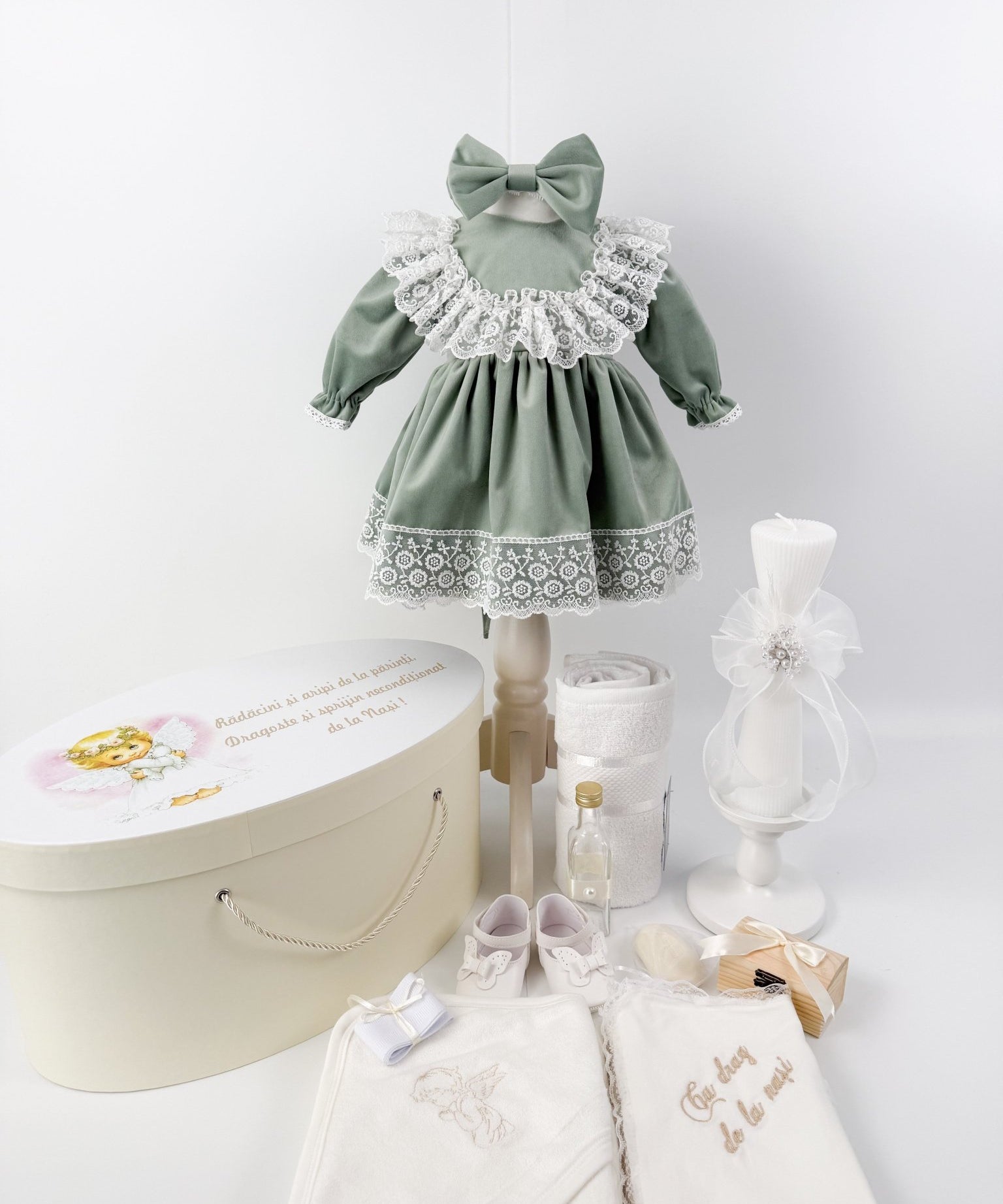 Trusou botez complet cu rochita eleganta si lumanare personalizata manual - Carmenuta - Botez bebelusi