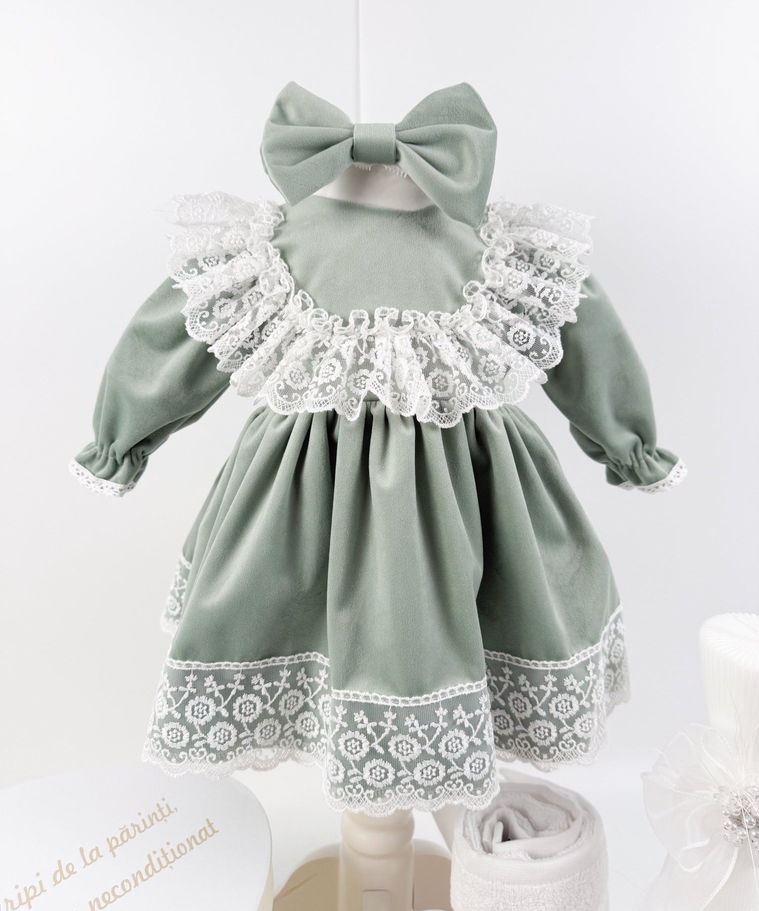 Trusou botez complet cu rochita eleganta si lumanare personalizata manual - Carmenuta - Botez bebelusi