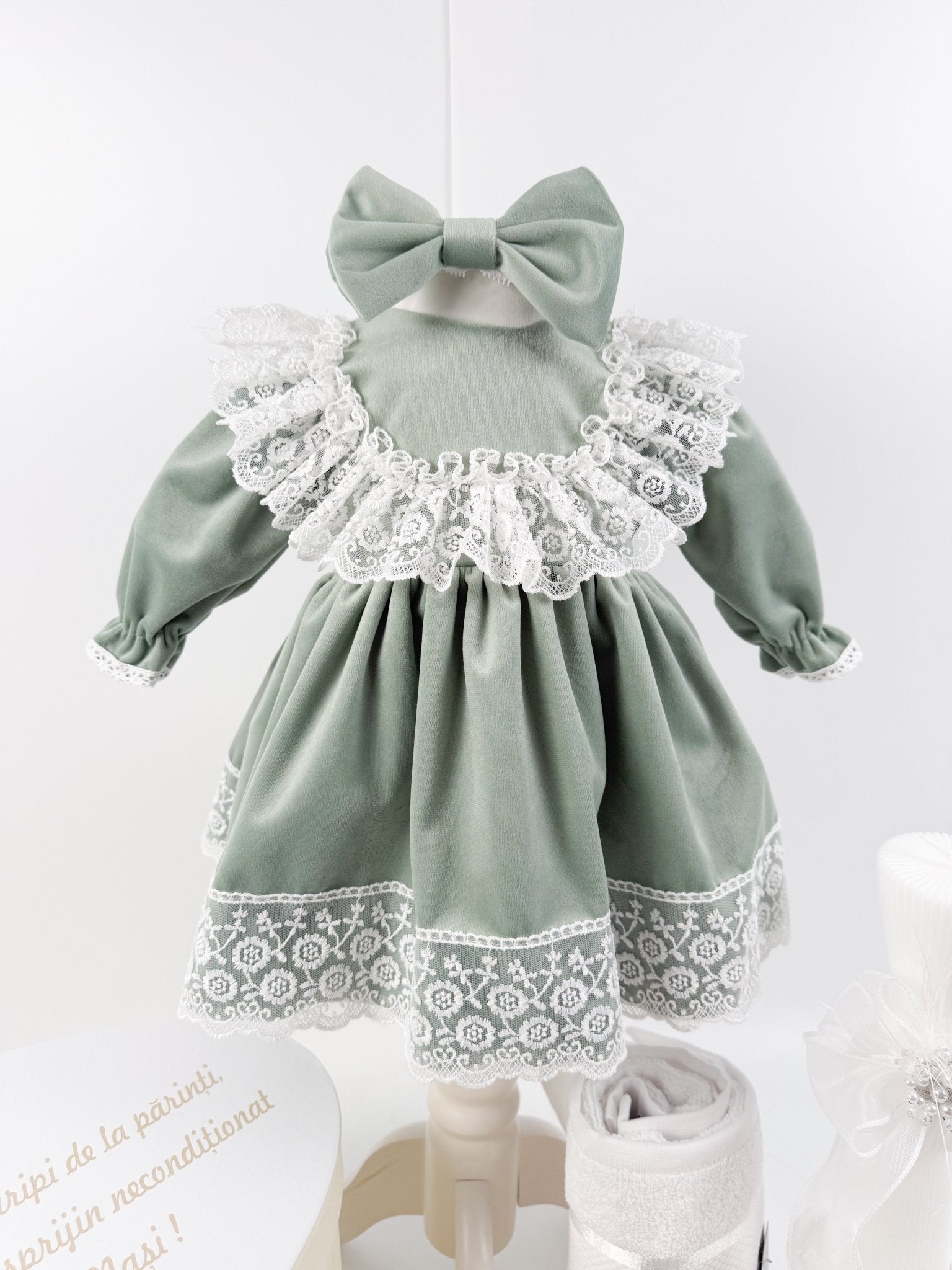 Trusou botez complet cu rochita eleganta si lumanare personalizata manual - Carmenuta - Botez bebelusi