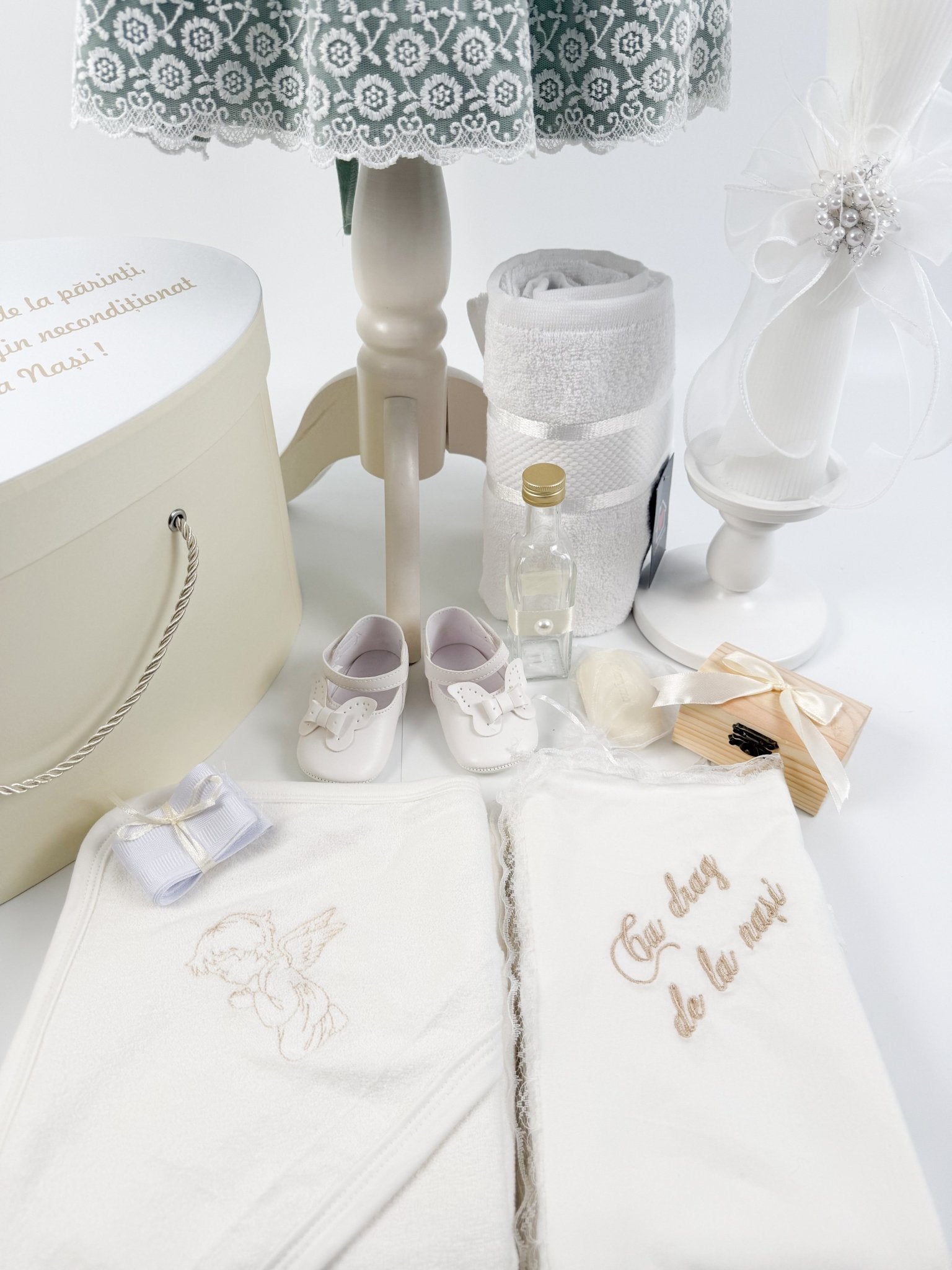Trusou botez complet cu rochita eleganta si lumanare personalizata manual - Carmenuta - Botez bebelusi