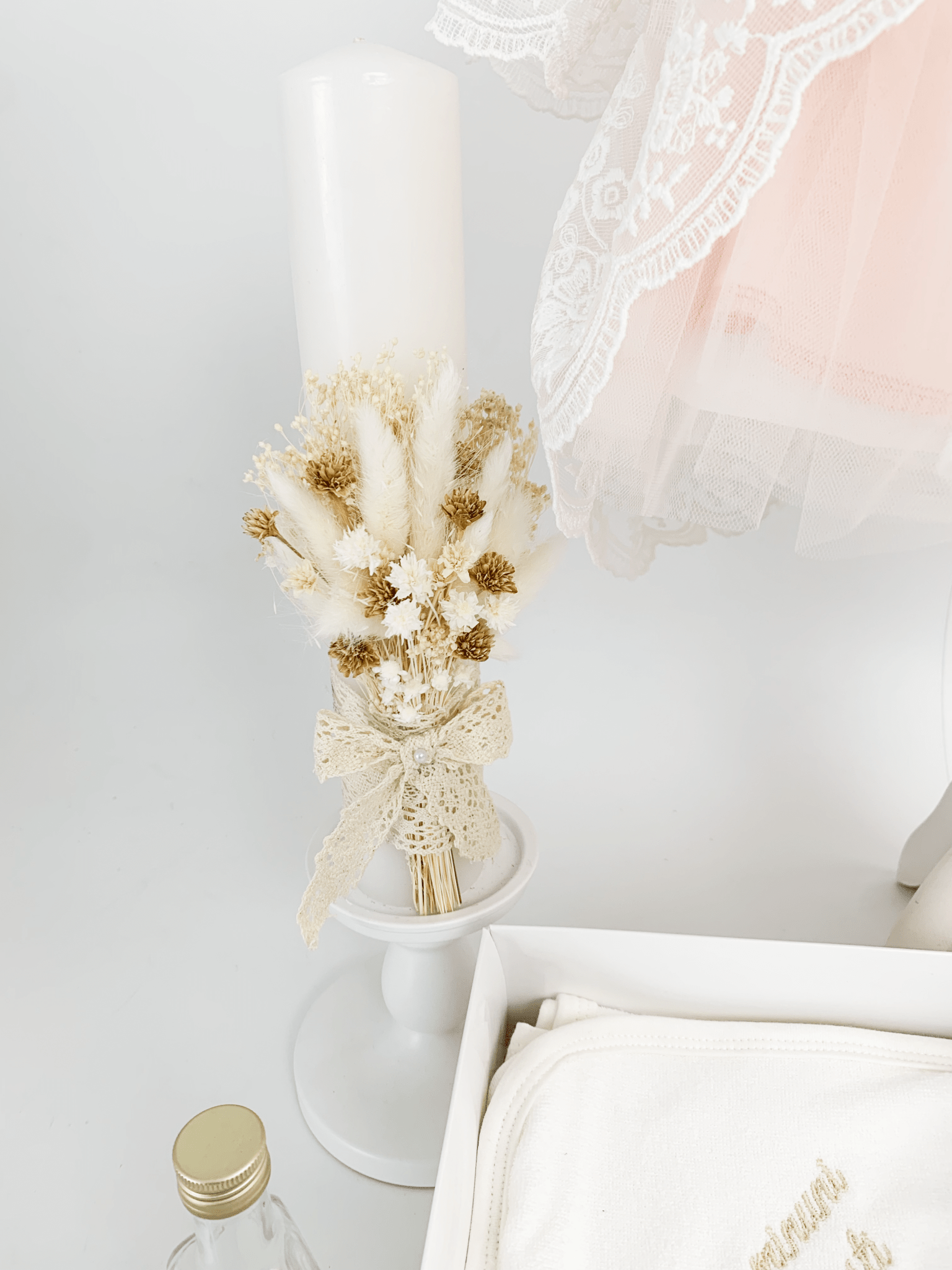 Trusou botez complet cu rochita eleganta si lumanare personalizata manual - Claire - Botez bebelusi
