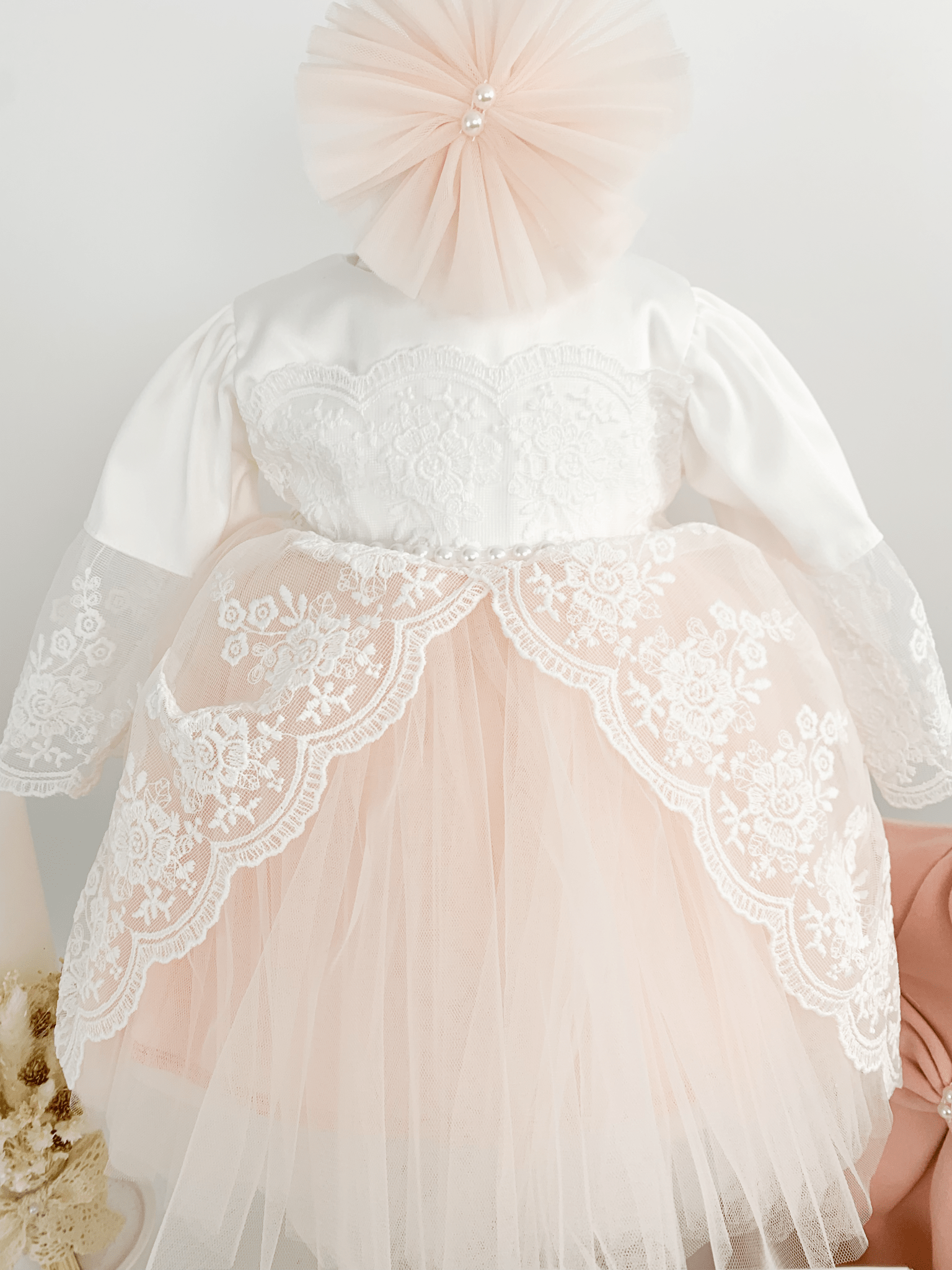 Trusou botez complet cu rochita eleganta si lumanare personalizata manual - Claire - Botez bebelusi