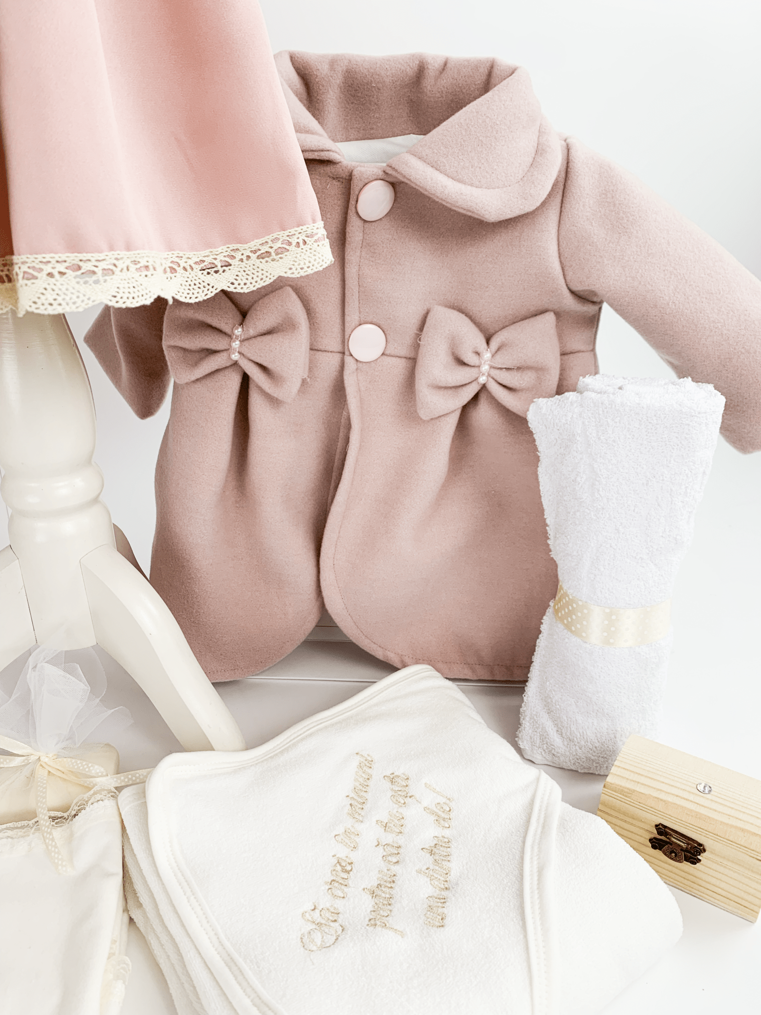Trusou botez complet cu rochita eleganta si lumanare personalizata manual - Cristine - Botez bebelusi