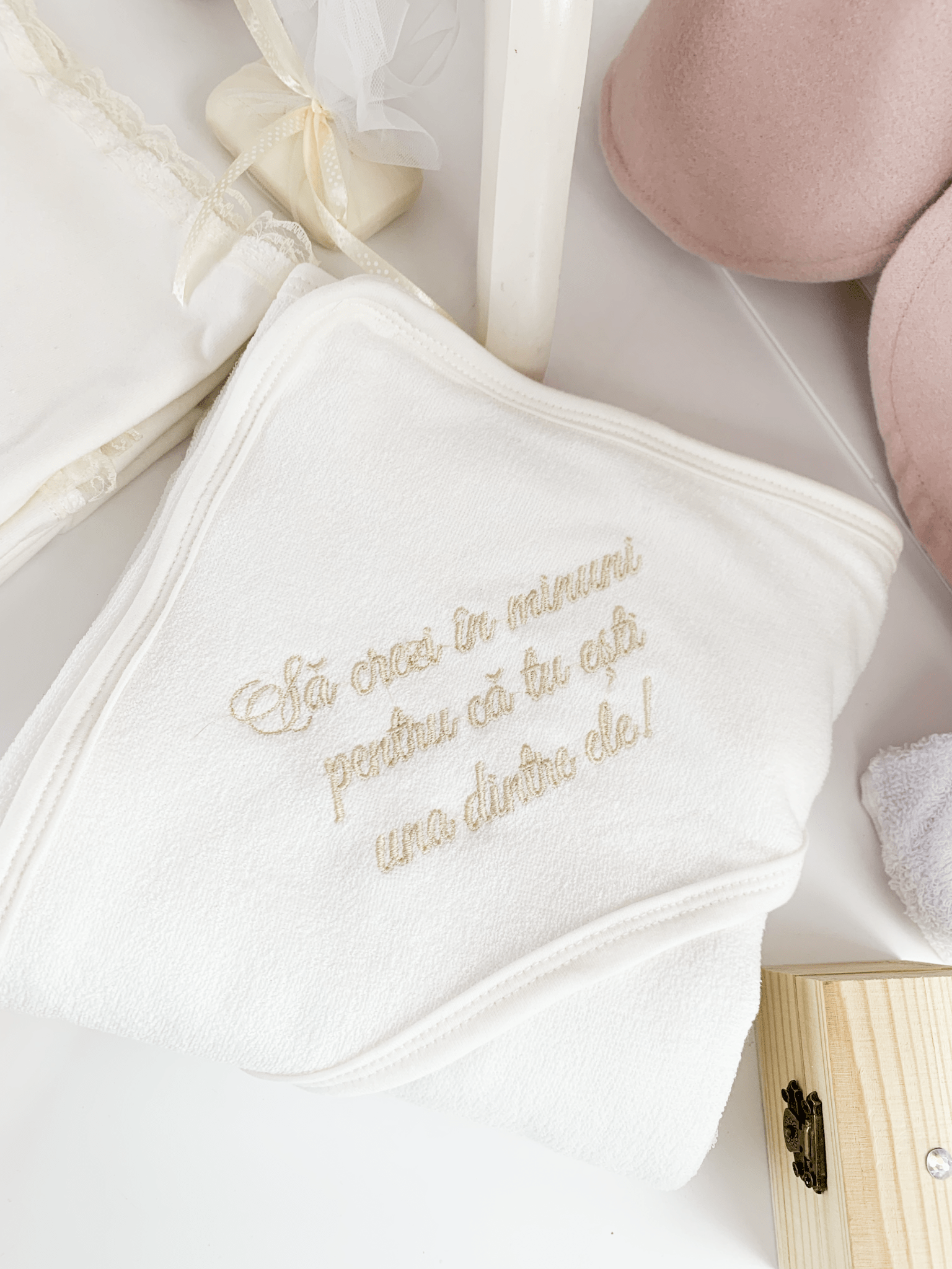 Trusou botez complet cu rochita eleganta si lumanare personalizata manual - Cristine - Botez bebelusi