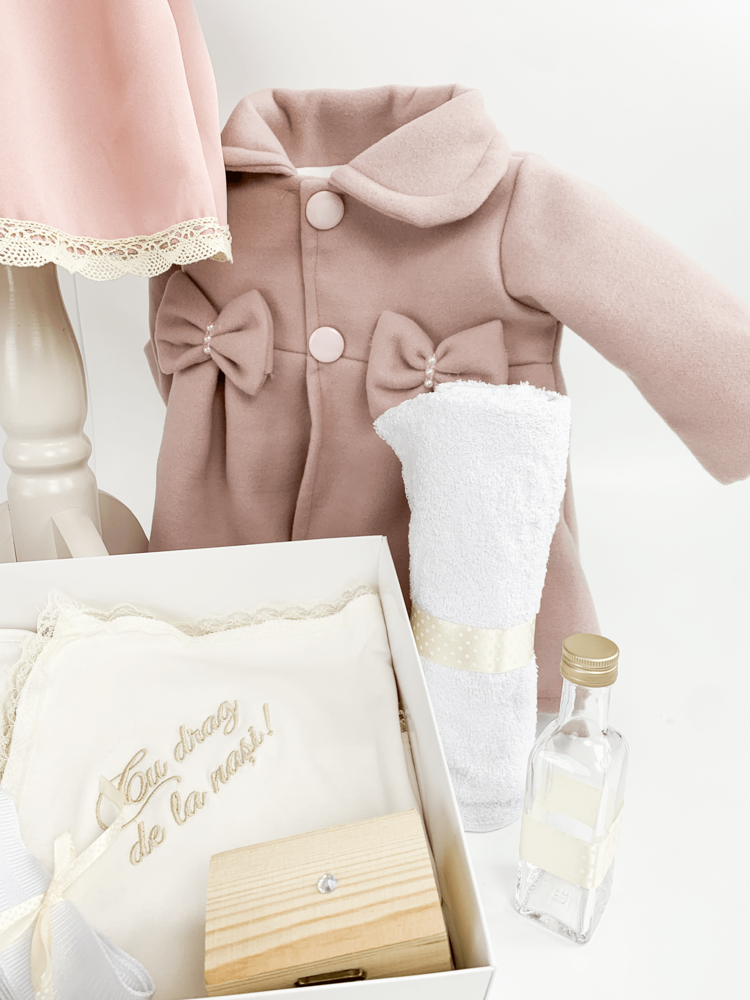 Trusou botez complet cu rochita eleganta si lumanare personalizata manual - Cristinica - Botez bebelusi