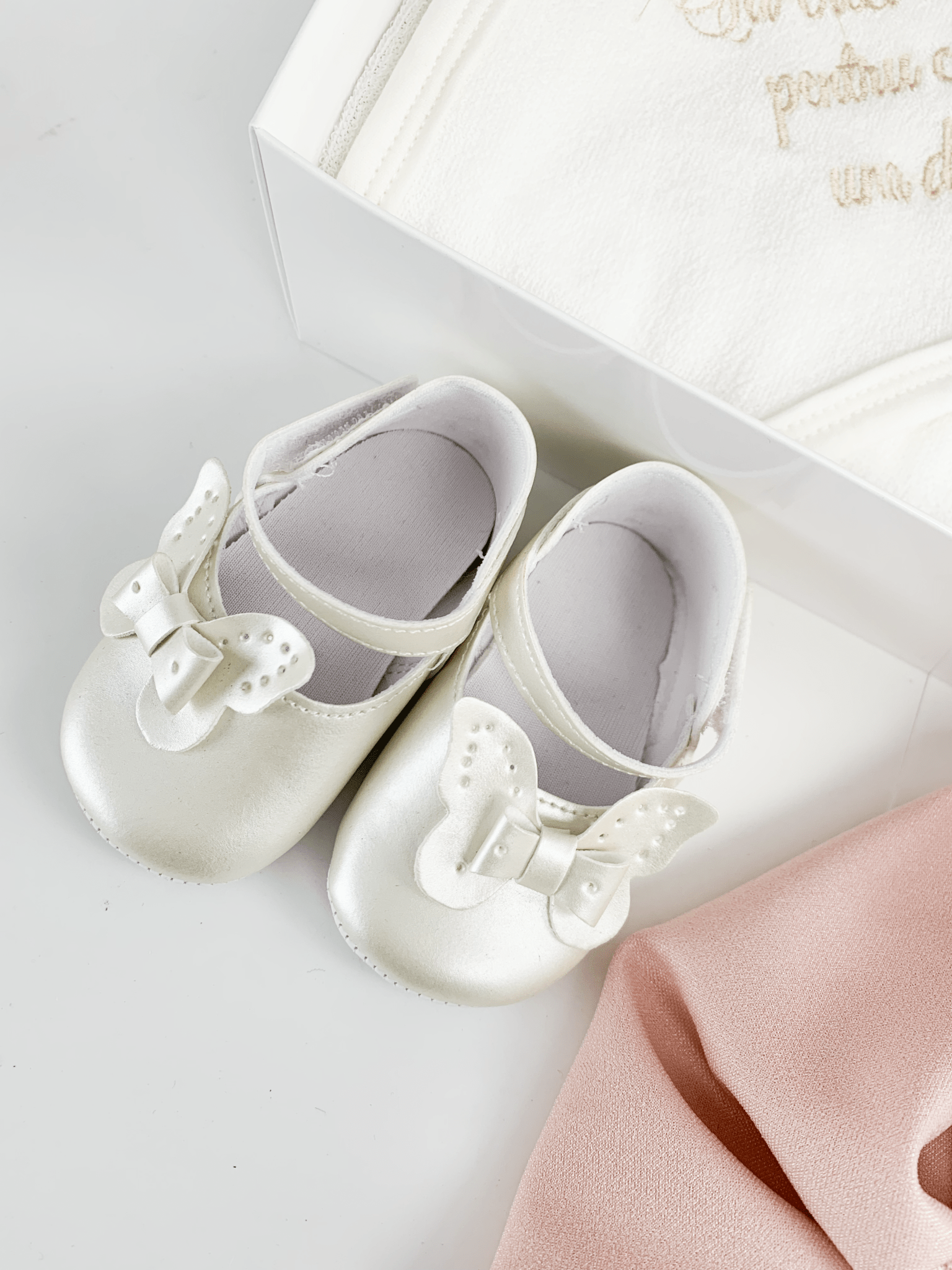 Trusou botez complet cu rochita eleganta si lumanare personalizata manual - Cristinica - Botez bebelusi