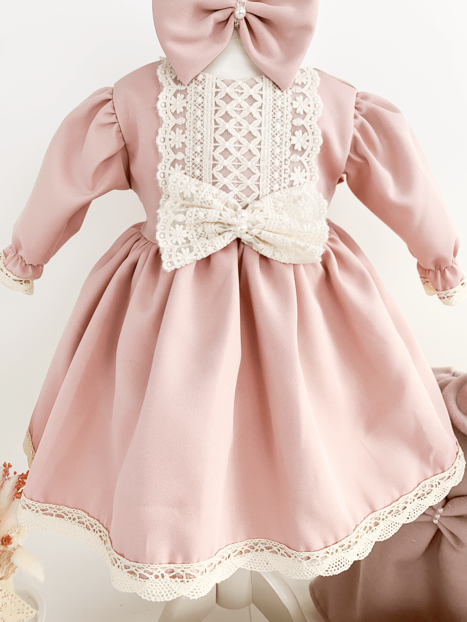 Trusou botez complet cu rochita eleganta si lumanare personalizata manual - Cristinica - Botez bebelusi